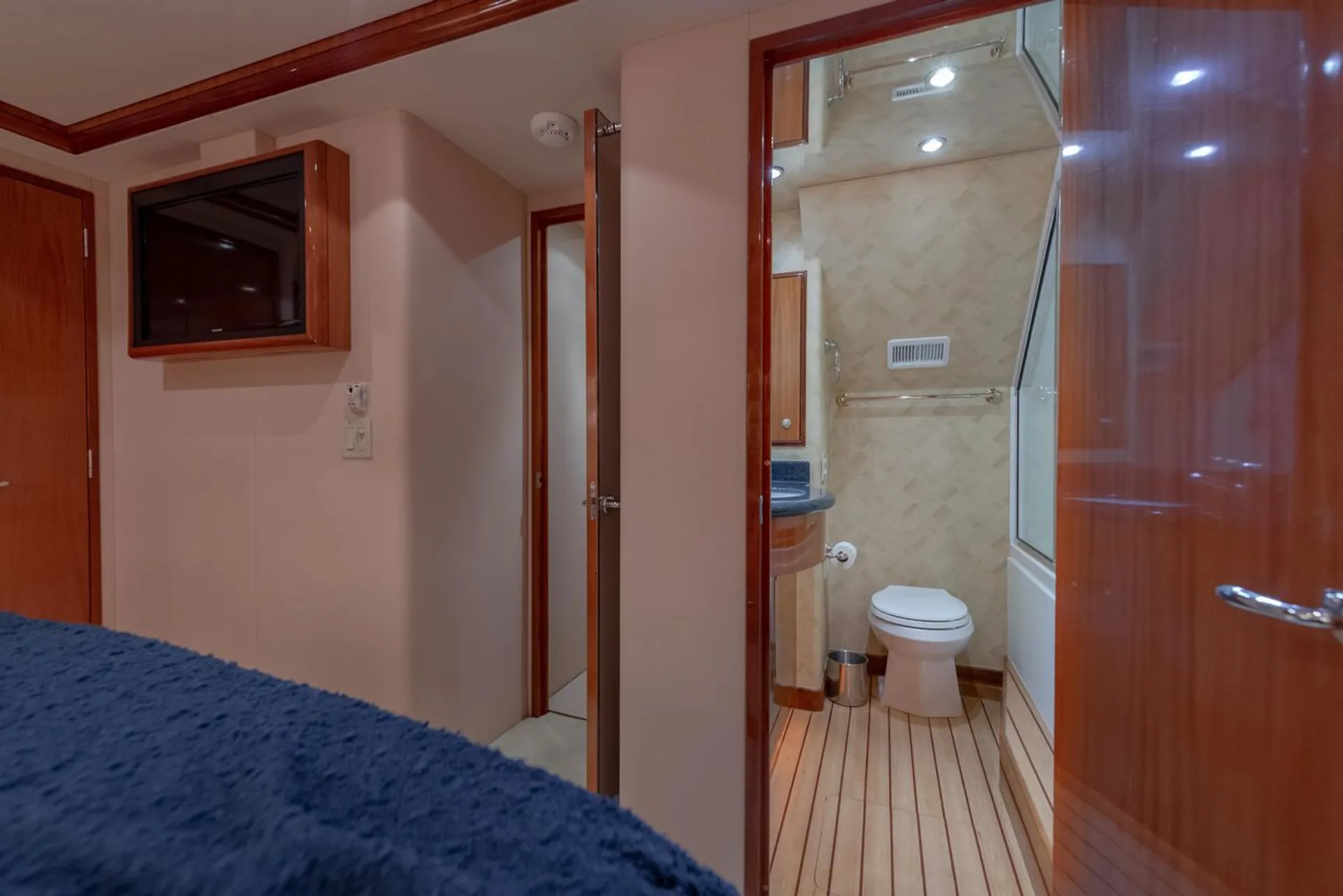 64 Hatteras motor yacht  lots of toys 