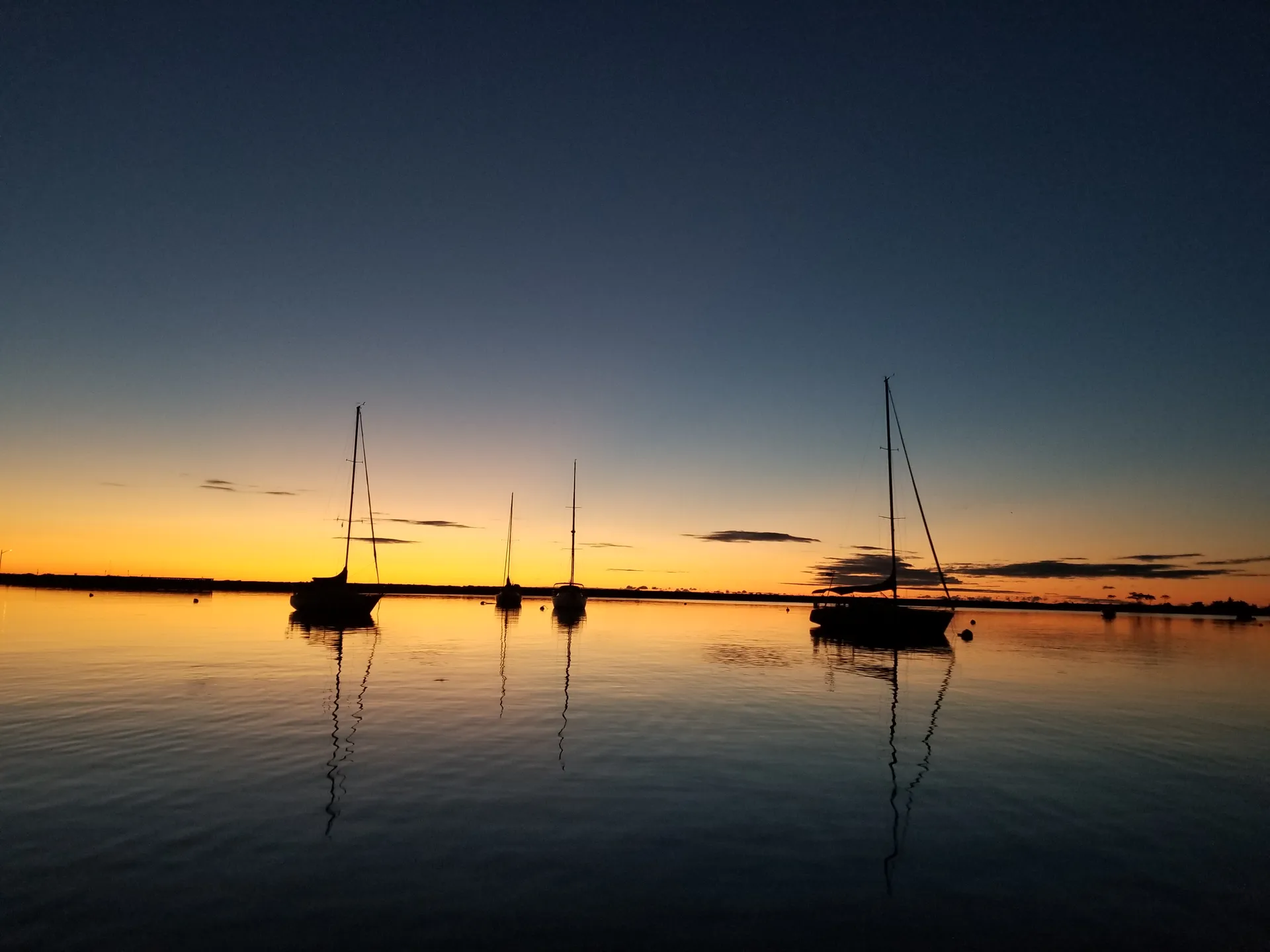 Robalo R180 in Bridgeport - Hang out or fish!