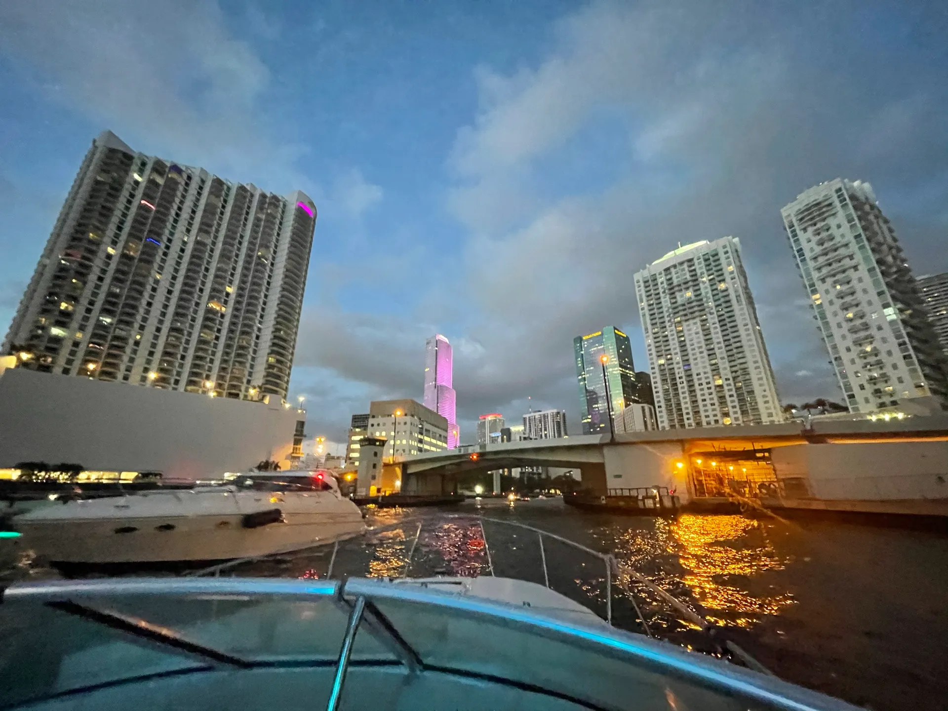 Sea Ray Boats 280 Sundancer in North Bay Village, FL — photo 7