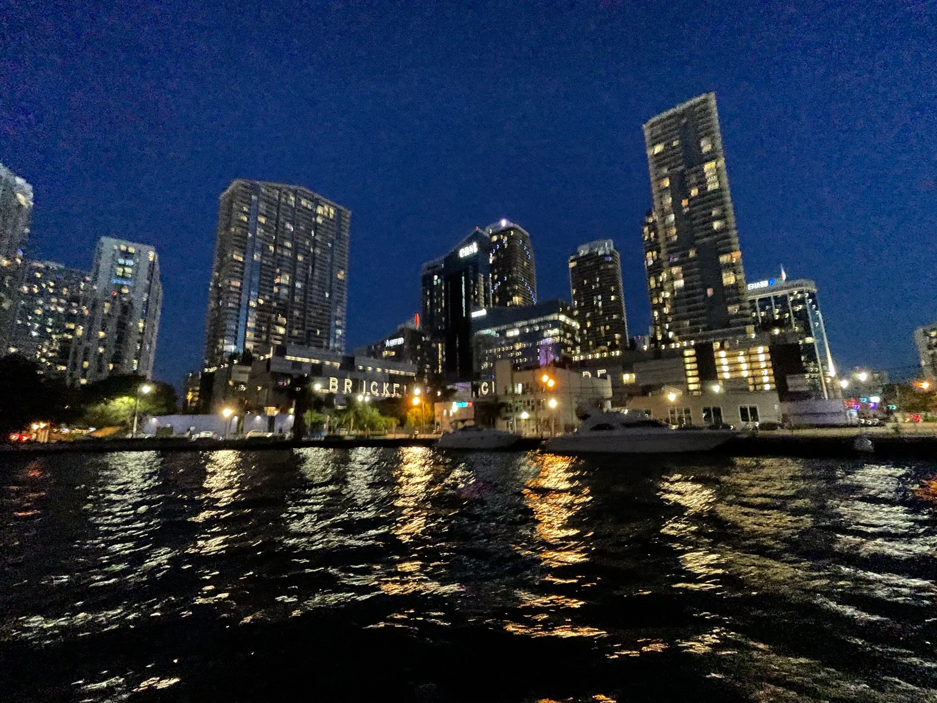 Sea Ray Boats 280 Sundancer in North Bay Village, FL — photo 9