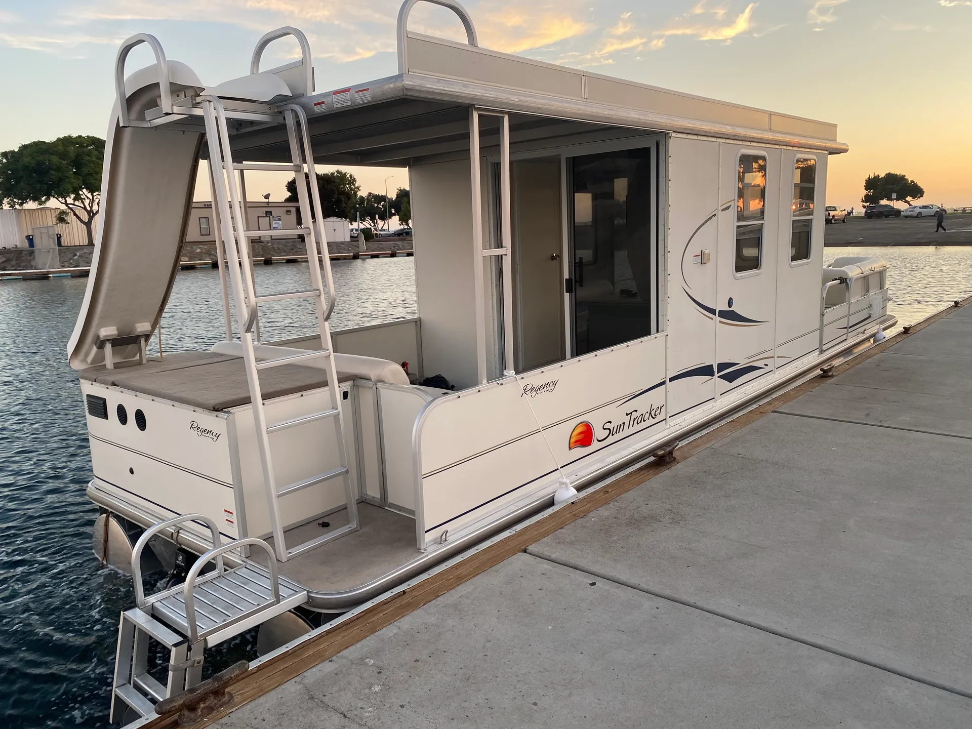 32 Feet Party Cruiser Pontoon with Slide for up to 12