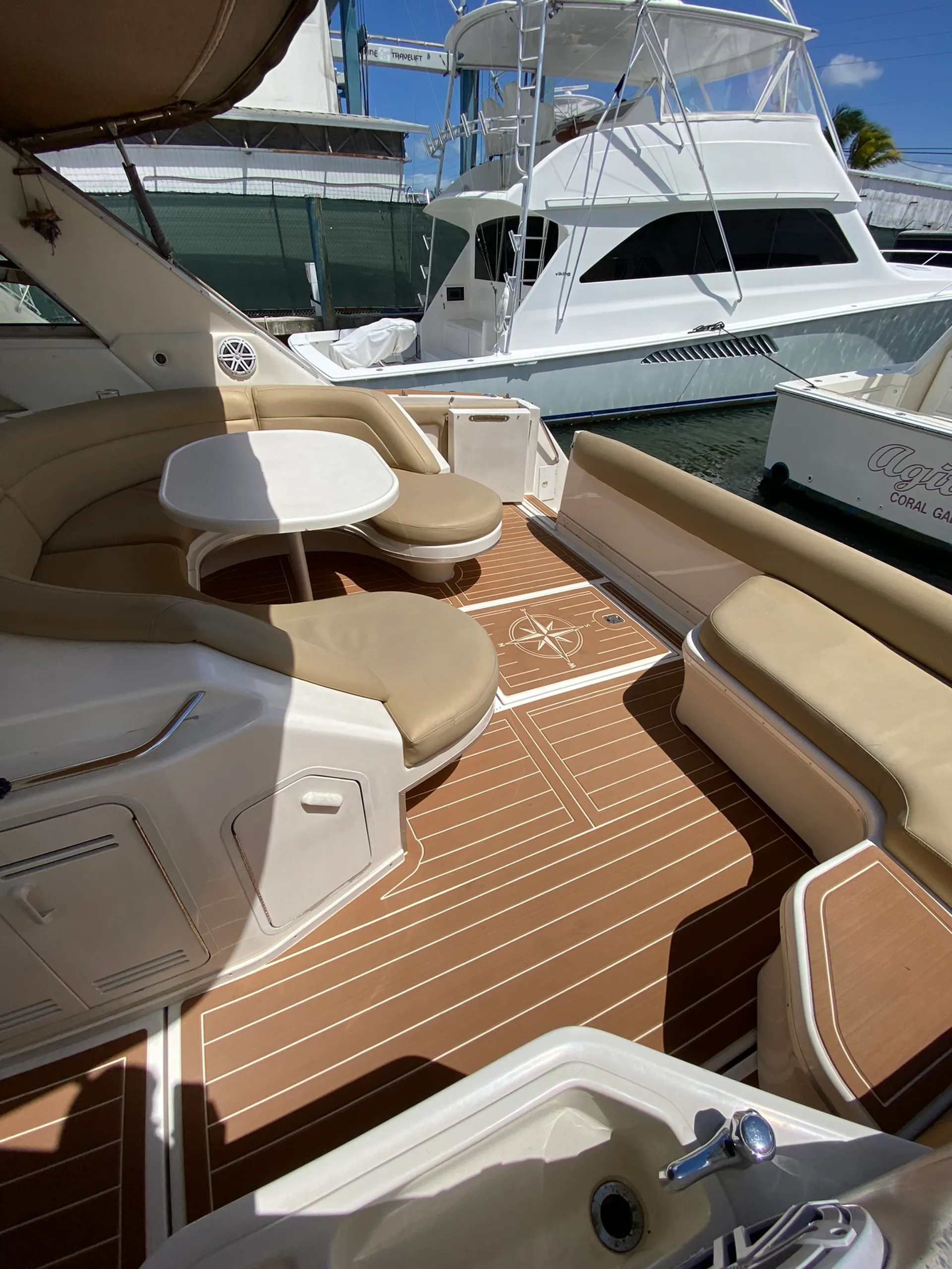 Sea Ray Boats 540 Sundancer in Miami, FL — photo 4