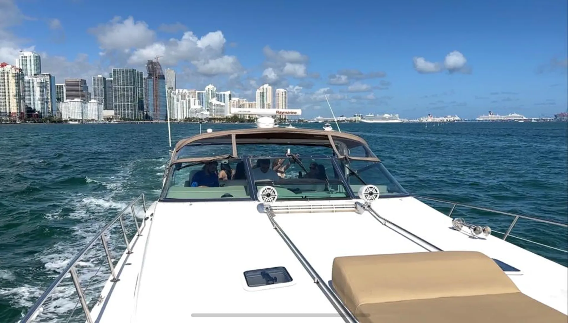 Sea Ray Boats 540 Sundancer in Miami, FL — photo 7