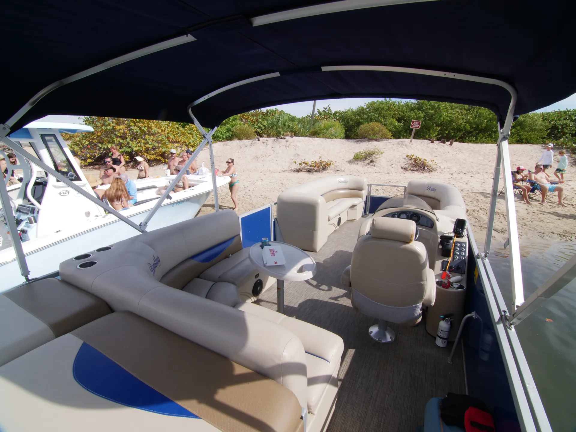 ENCORE BENTLEY BENTLEY ENCORE 240 CRUISE in Fort Lauderdale, FL — photo 10