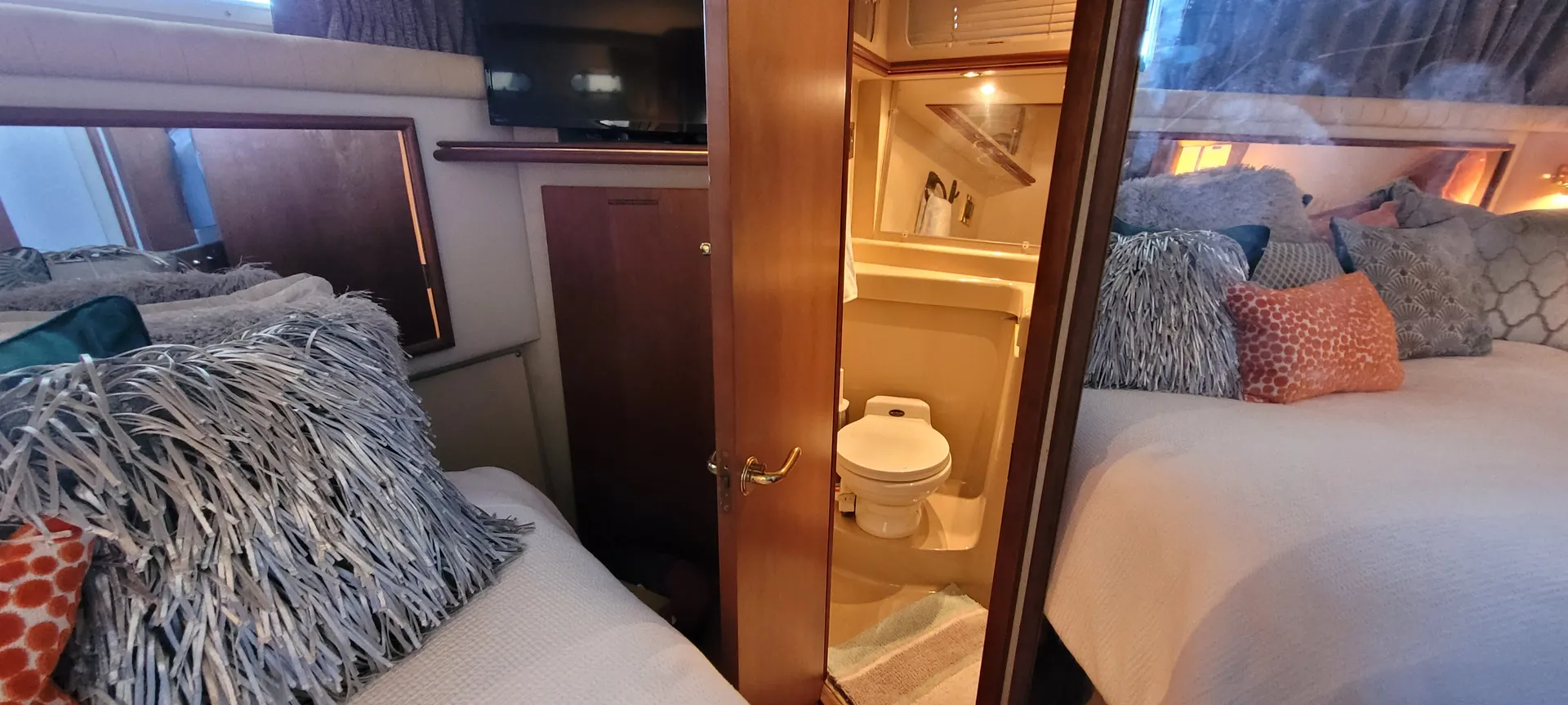 41' Cruisers Motoryacht in Lake Travis
