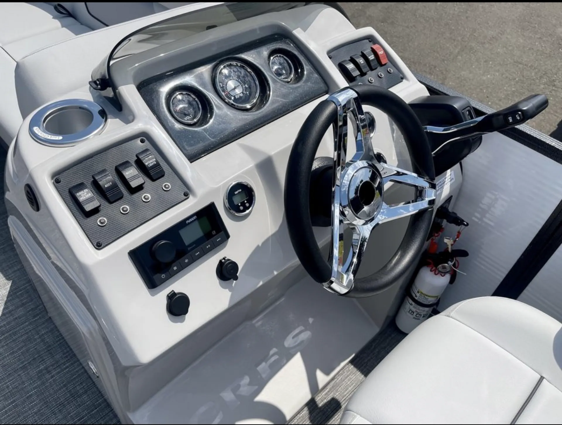 2022 Crest Pontoon Classic