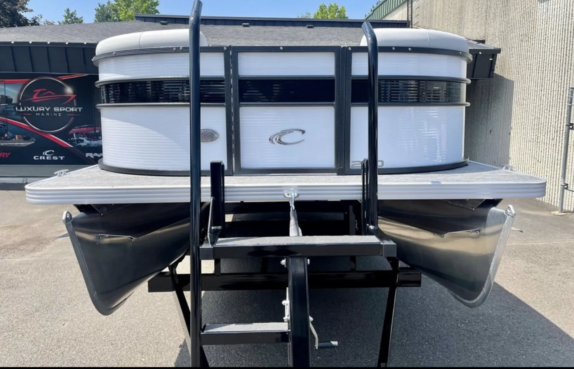 2022 Crest Pontoon Classic