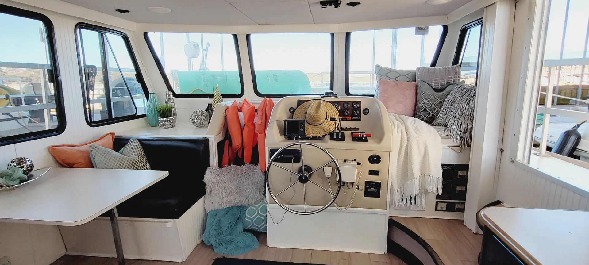 Gibson Boats 37 Sports Series in Austin, TX — photo 4