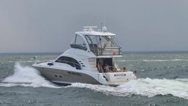 Rent a Sea Ray Boats motor yacht in Brooklyn, NY near me