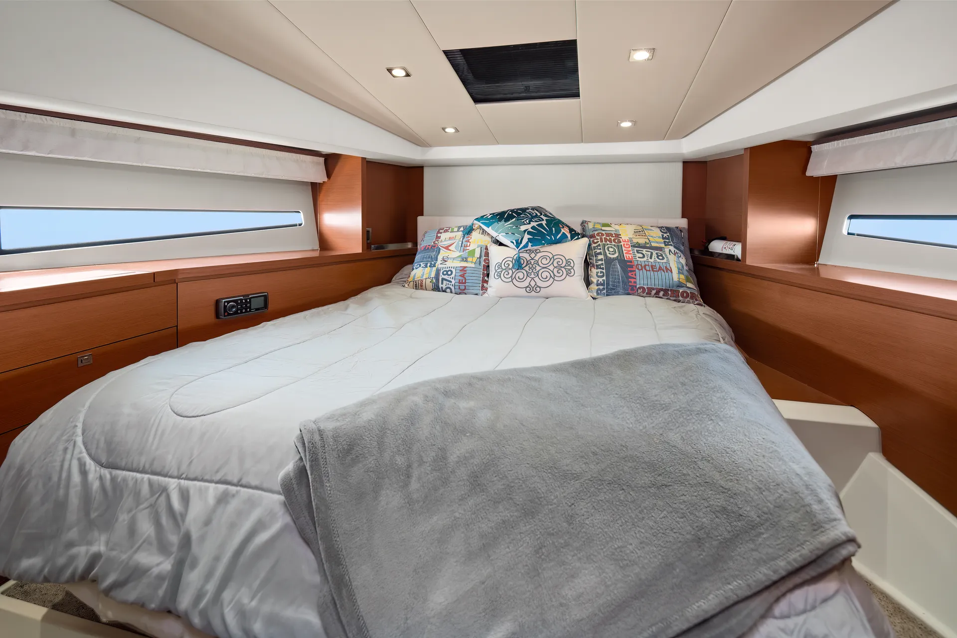 59 Foot Luxury Prestige Flybridge  - 13 people