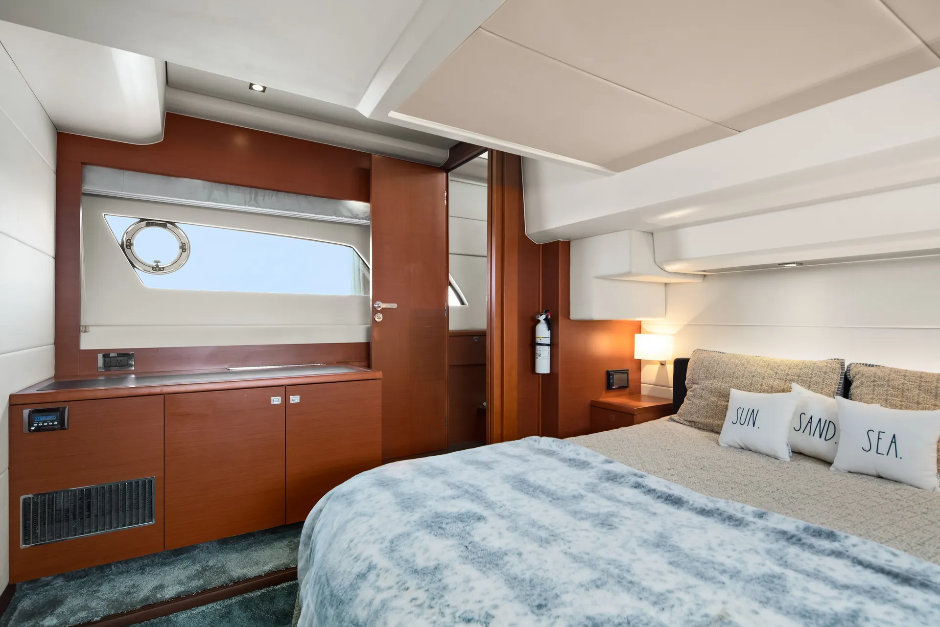 59 Foot Luxury Prestige Flybridge  - 13 people