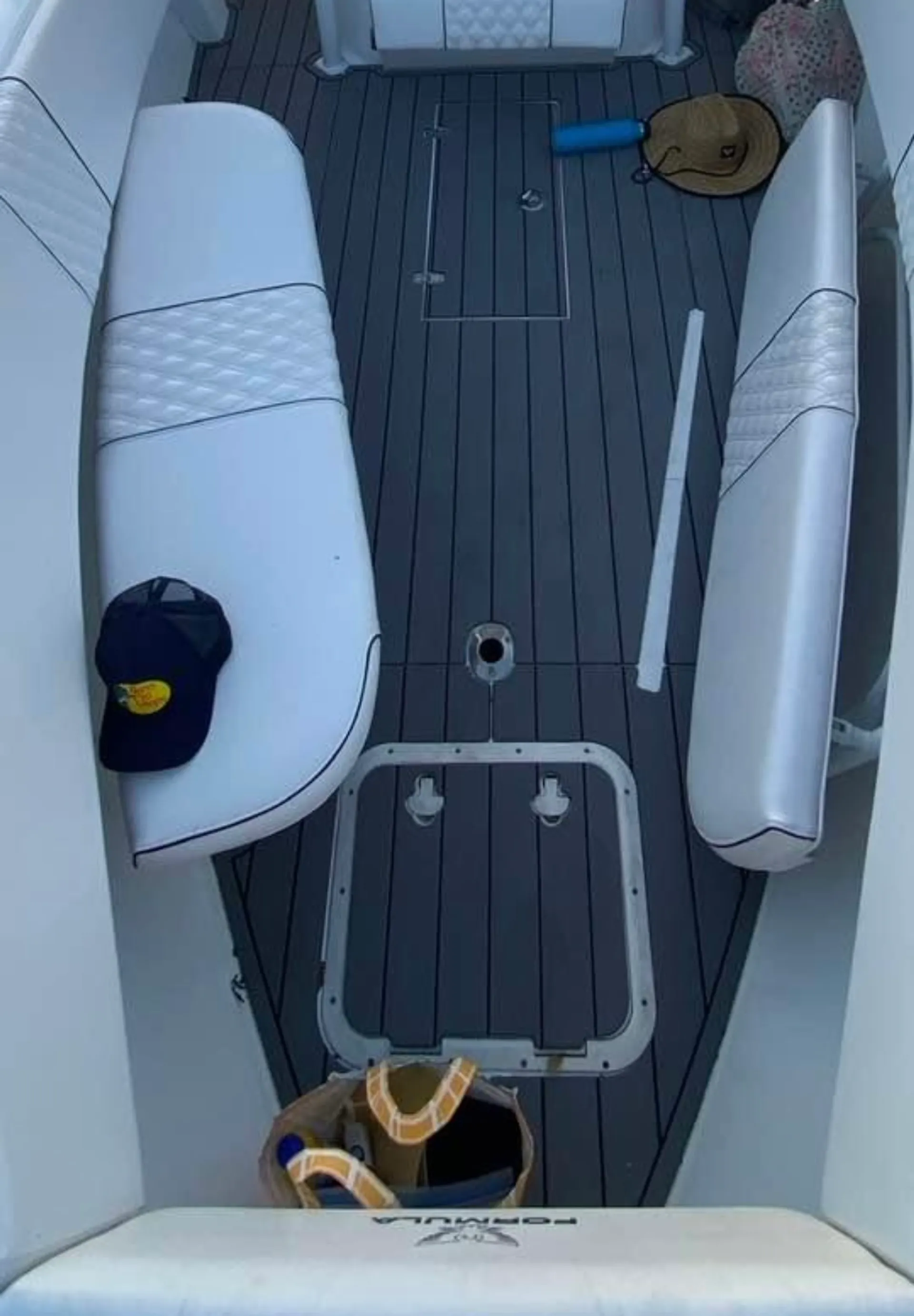 FORMULA BY THUNDERBIRD 240 BOWRIDER in North Miami Beach, FL — photo 5
