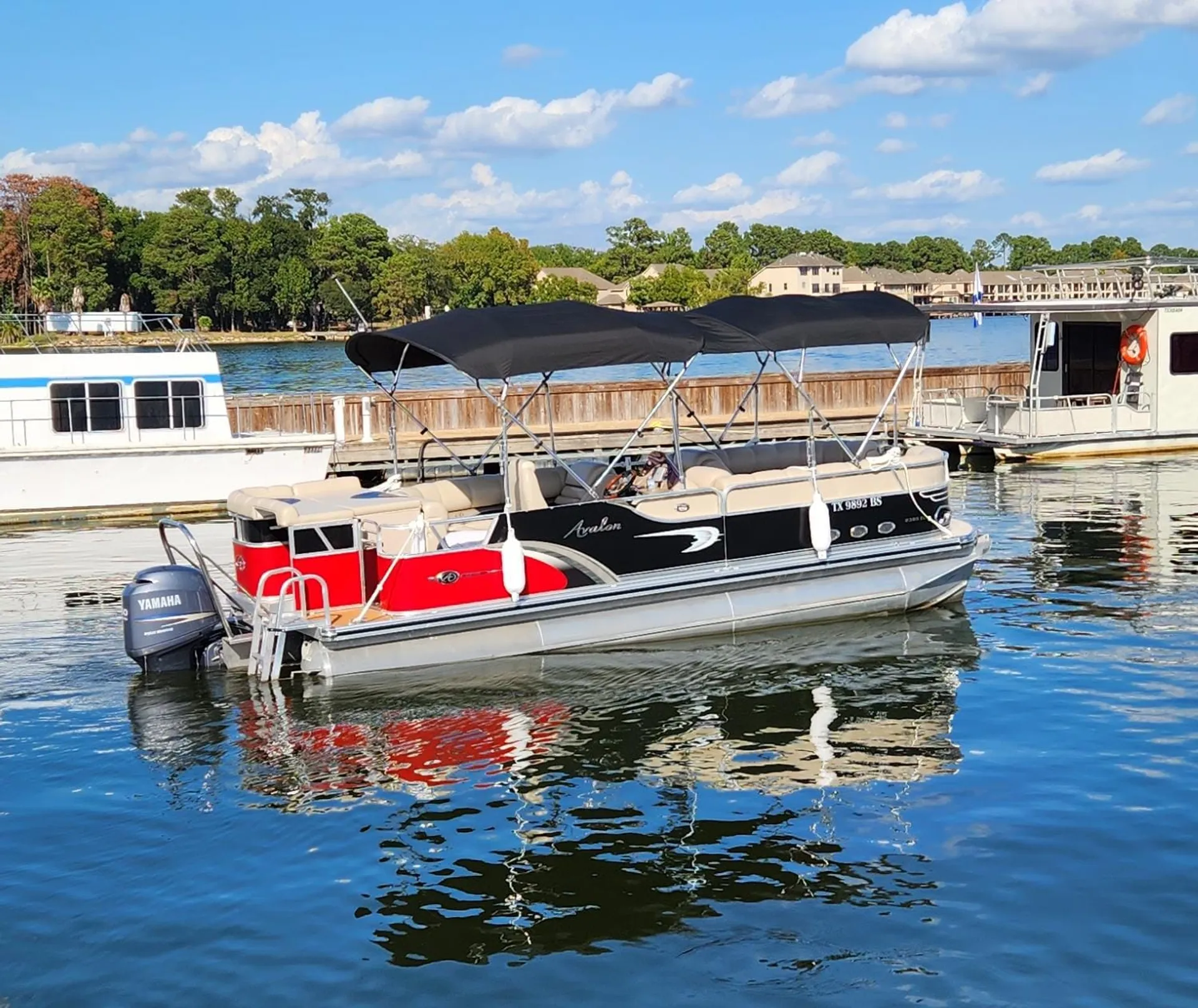 23 ft Avalon Tritoon on Lake Conroe "Ruby"