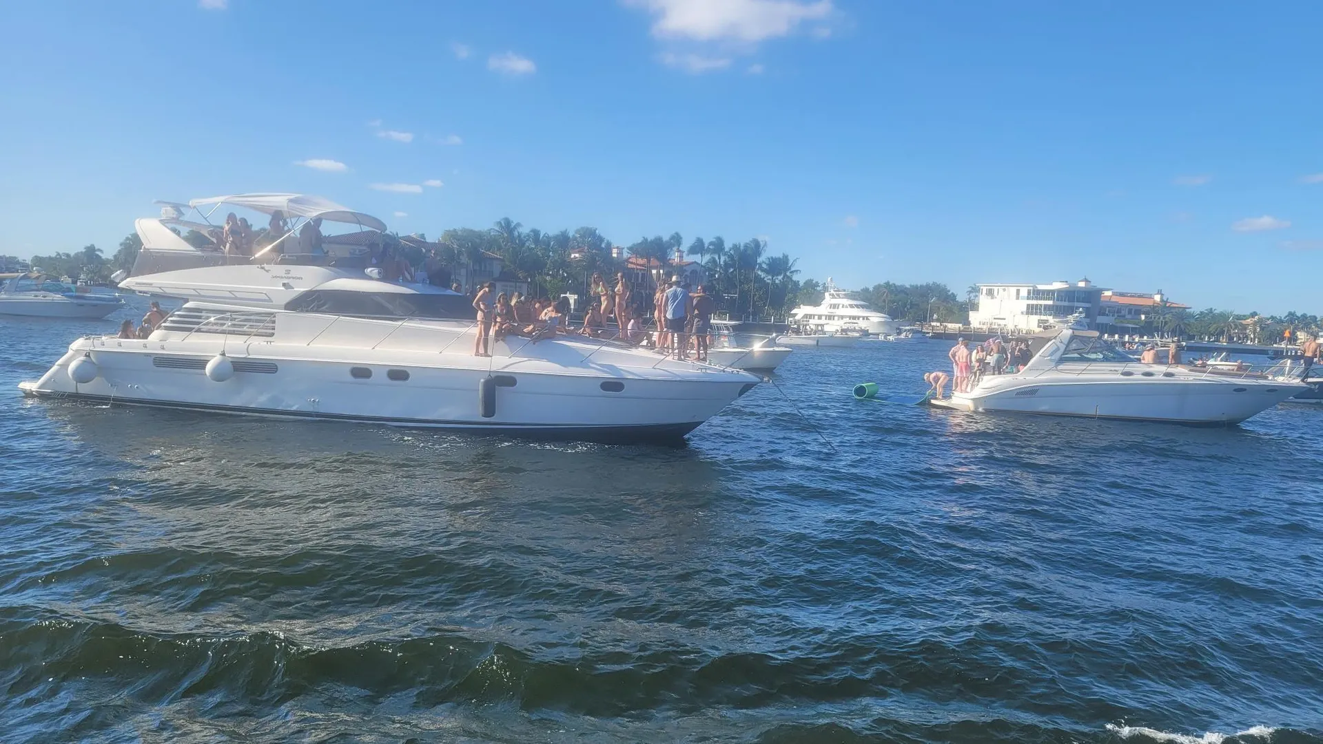 Cruisers Yachts 380 Express Joystick in Pompano Beach, FL — photo 6