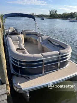 2019 Bennington Pontoon amazing boat 27ft