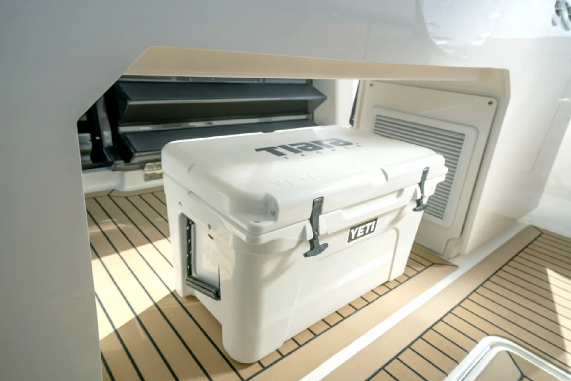 Tiara 43 LS Luxury Charter Day Boat