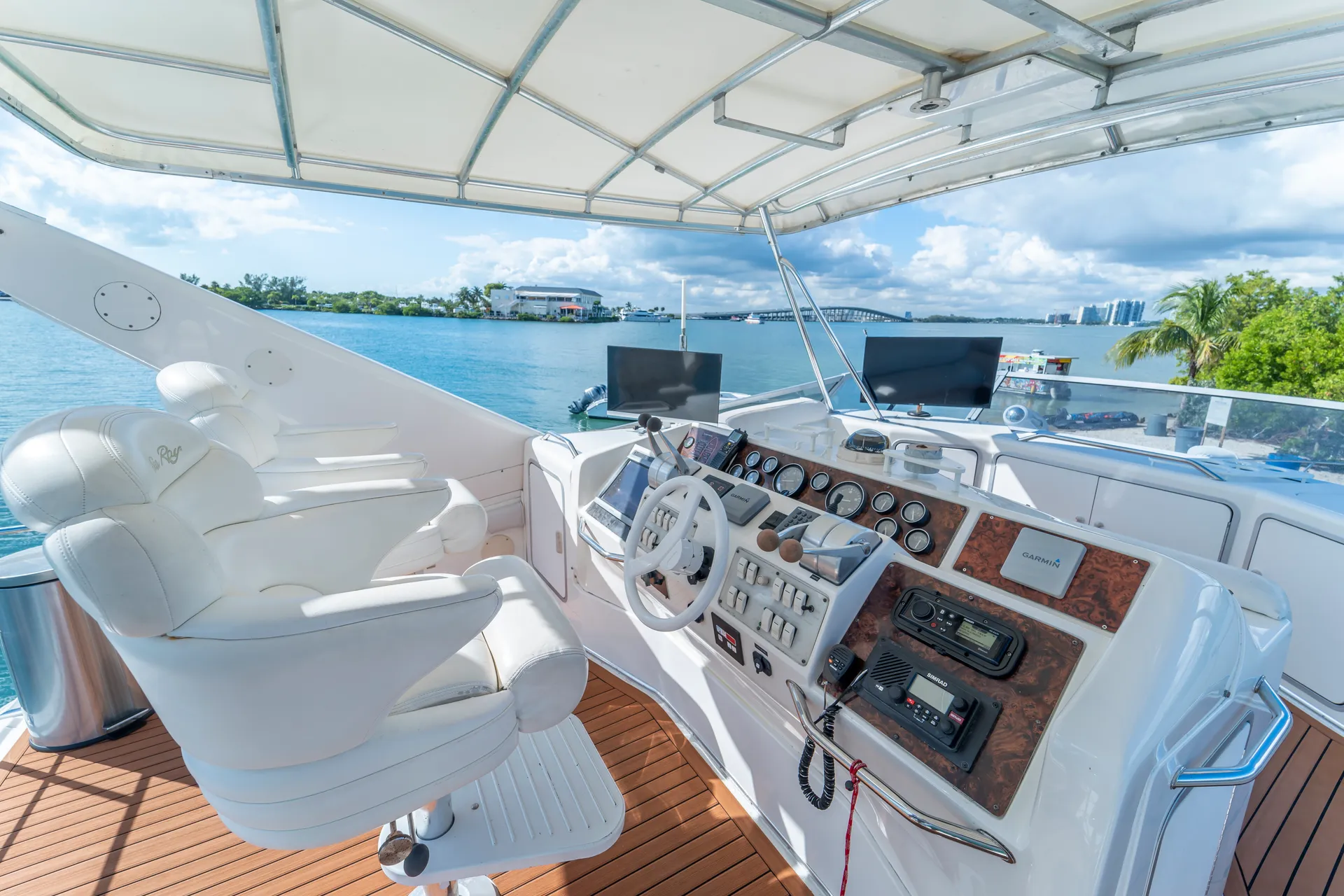 Sea Ray Boats 550 Sedan Bridge in Miami, FL — photo 6