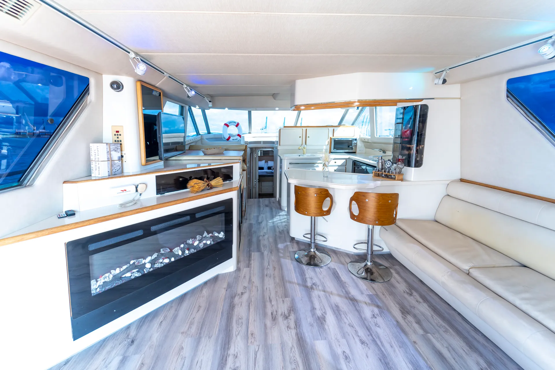 Sea Ray Boats 550 Sedan Bridge in Miami, FL — photo 9