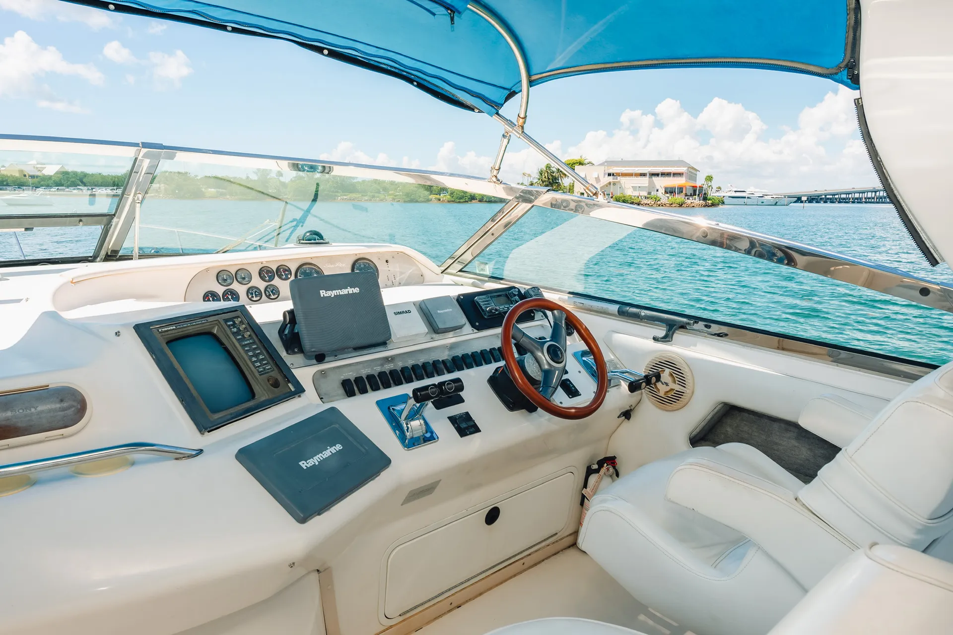 SEA RAY 45' PRIVATE YACHT! GET 1HR FREE Monday-Thursday!