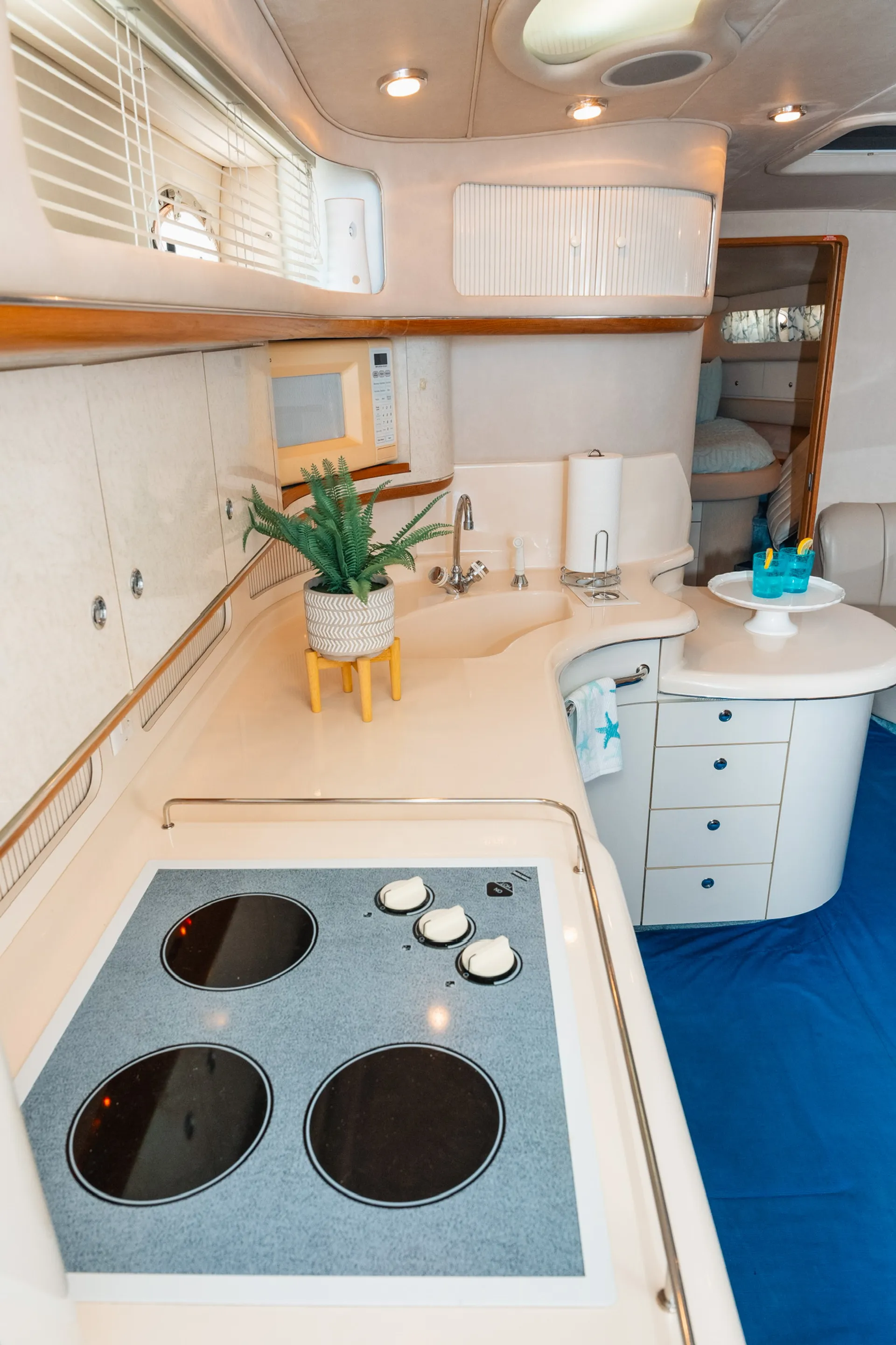 SEA RAY 45' PRIVATE YACHT! GET 1HR FREE Monday-Thursday!