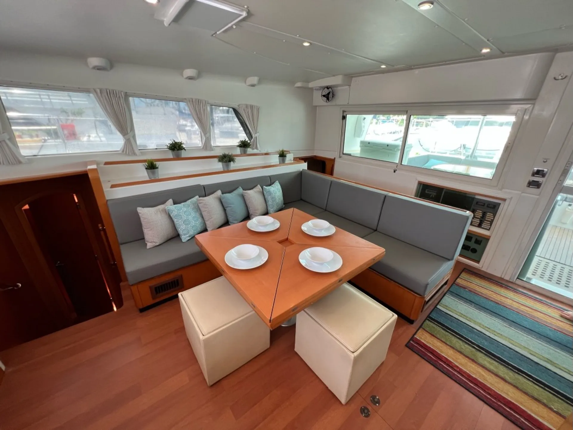 Lagoon 500 in Stock Island, FL — photo 9