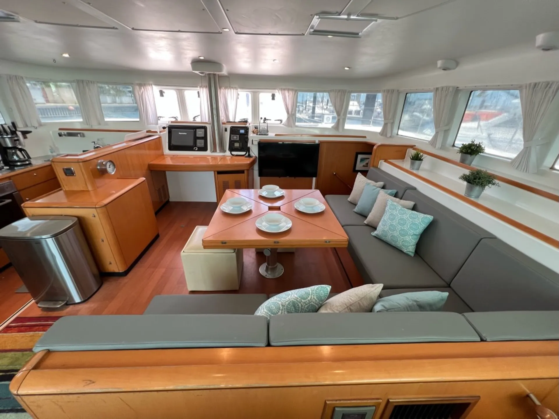 Lagoon 500 in Stock Island, FL — photo 10