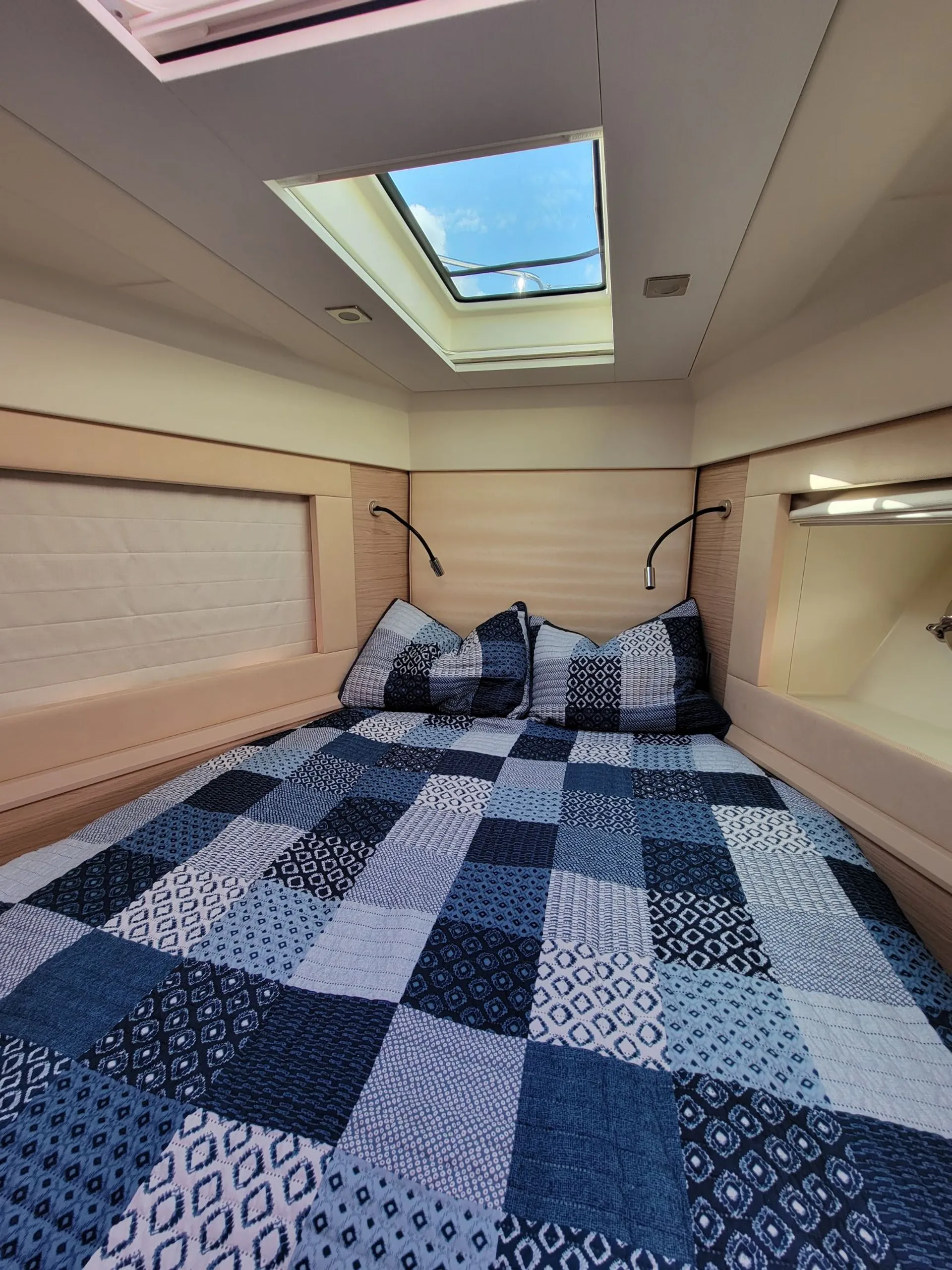 Beneteau USA Monte Carlo  in Fort Lauderdale, FL — photo 7