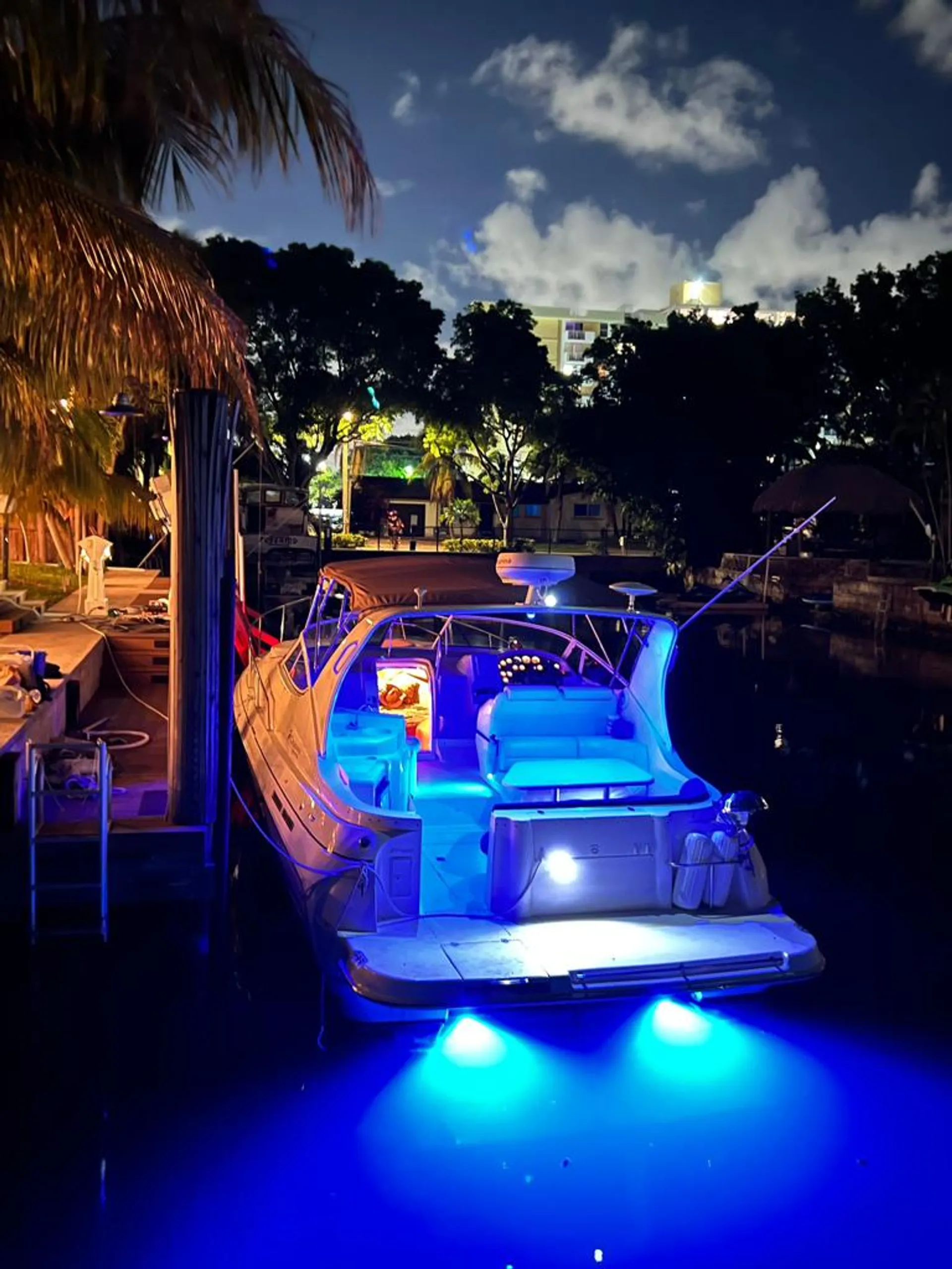 Cruisers Yachts 3870 Express V-Drive in North Miami, FL — photo 3