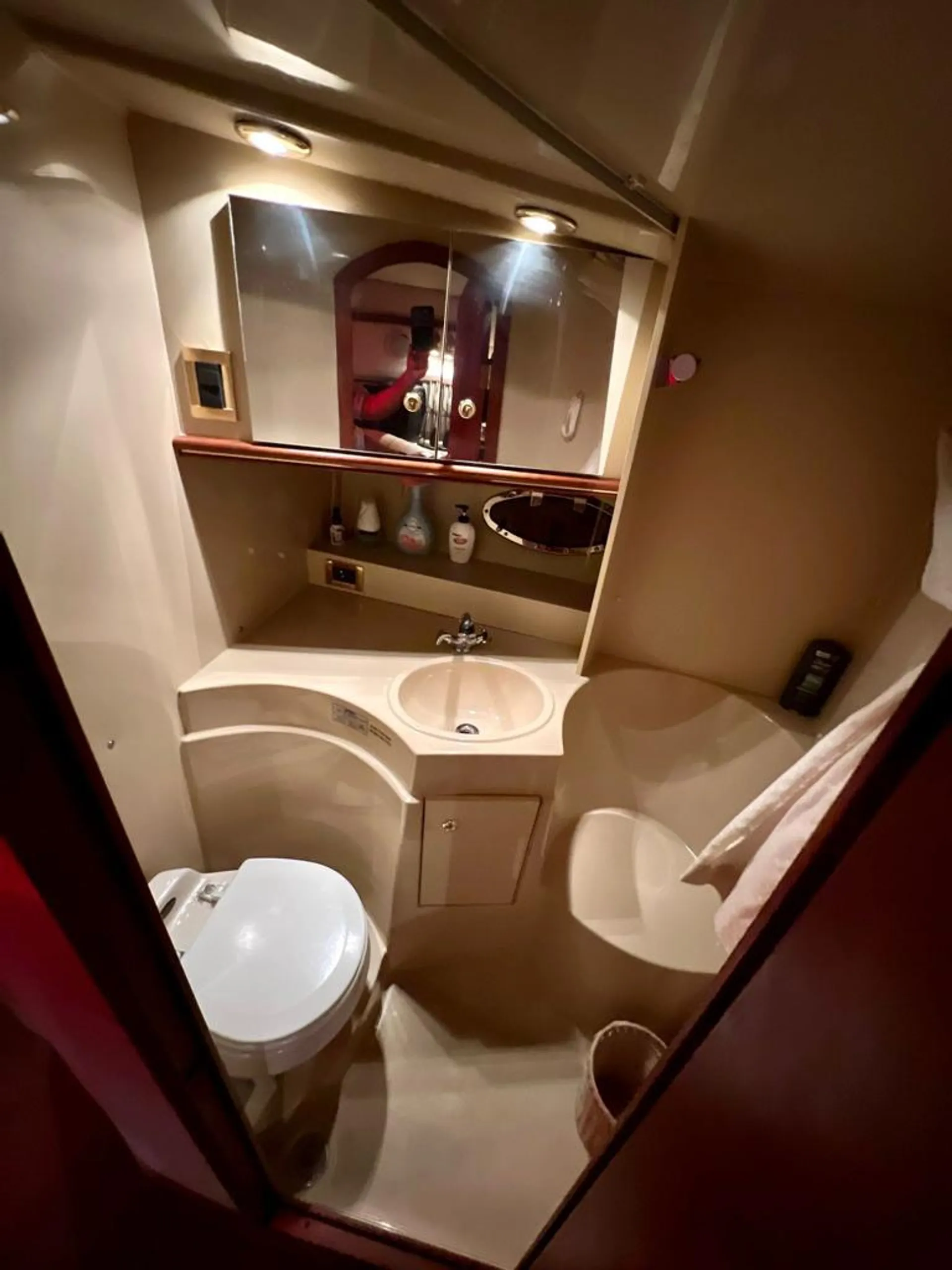 Cruisers Yachts 3870 Express V-Drive in North Miami, FL — photo 4