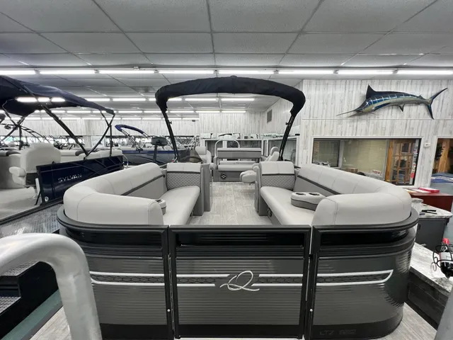 Rent a Qwest  pontoon in Little Elm, TX near me