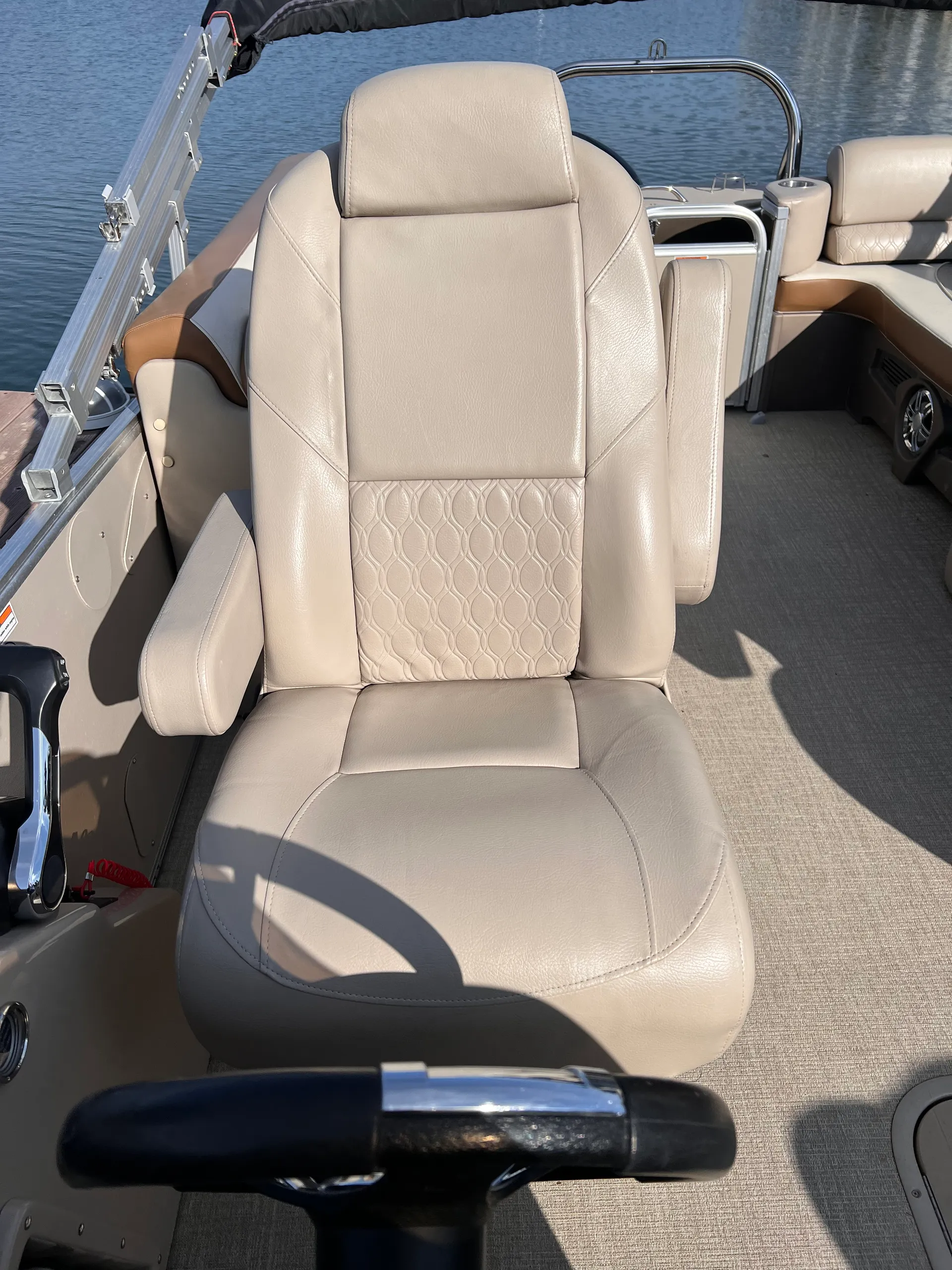 Price Reduced! - New 12 Passenger comfy Tritoon mins from downtown 