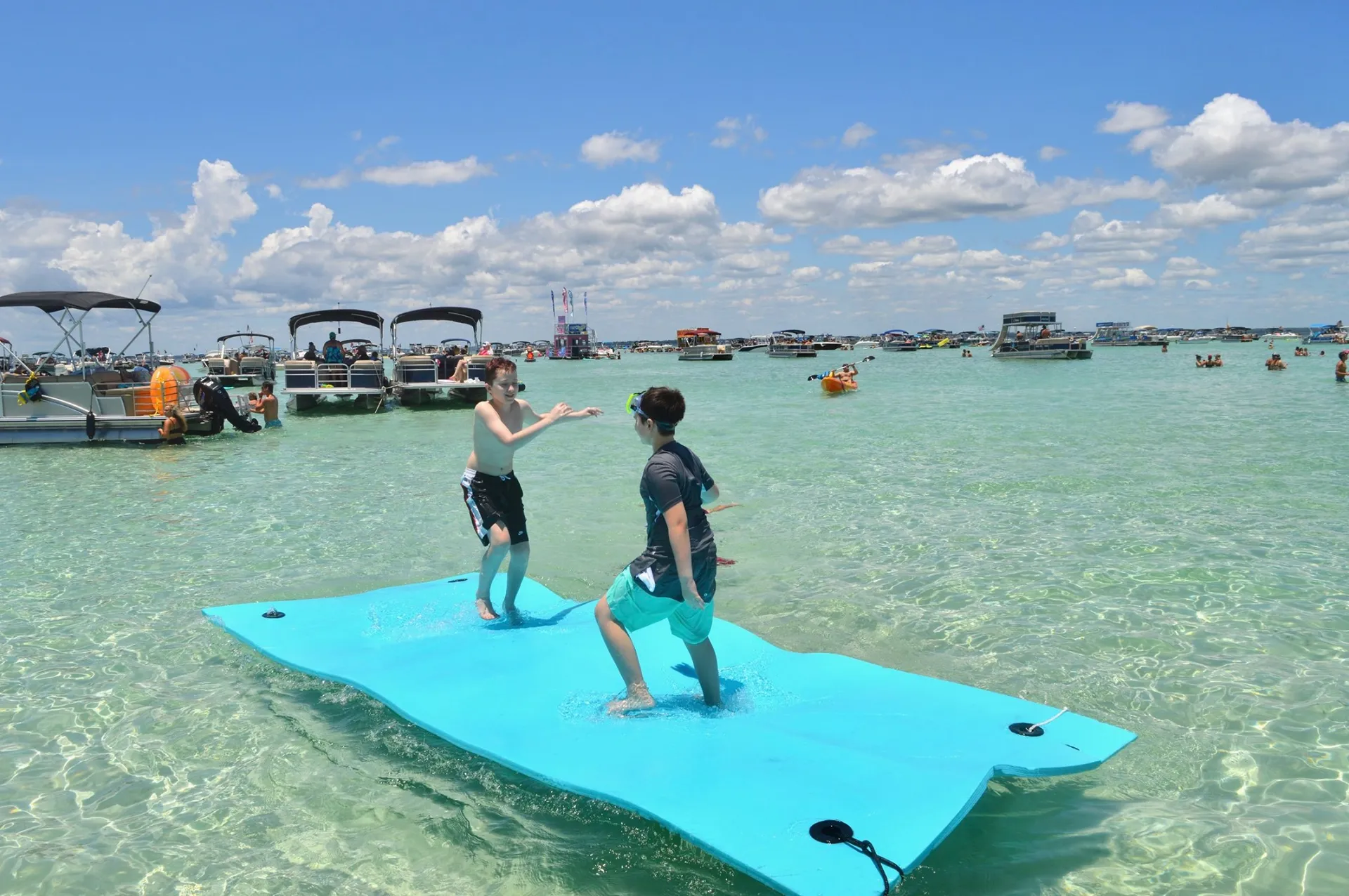 Tiki Themed Hula-Mama 30 ft pontoon 2slides 150 HP Fuel Included 