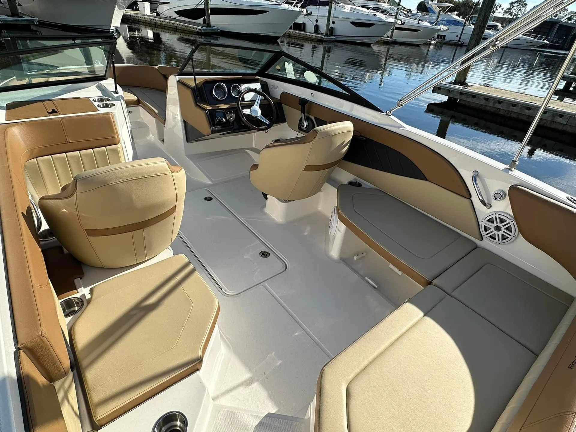 Sea Ray SPX 210 (Captain & Fuel Included) 6 passengers max