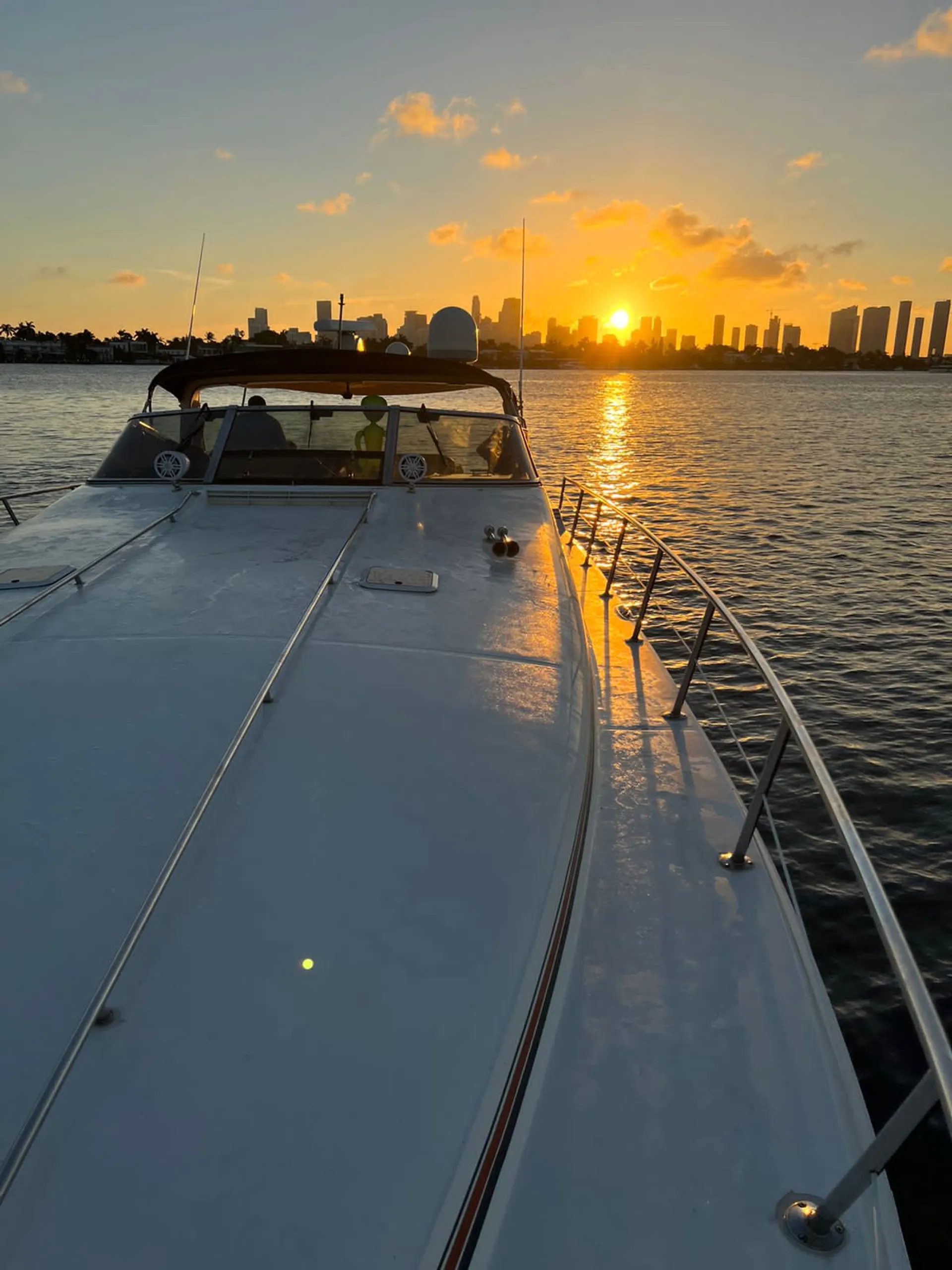Sea Ray Boats 500 Sundancer in Sunny Isles Beach, FL — photo 2