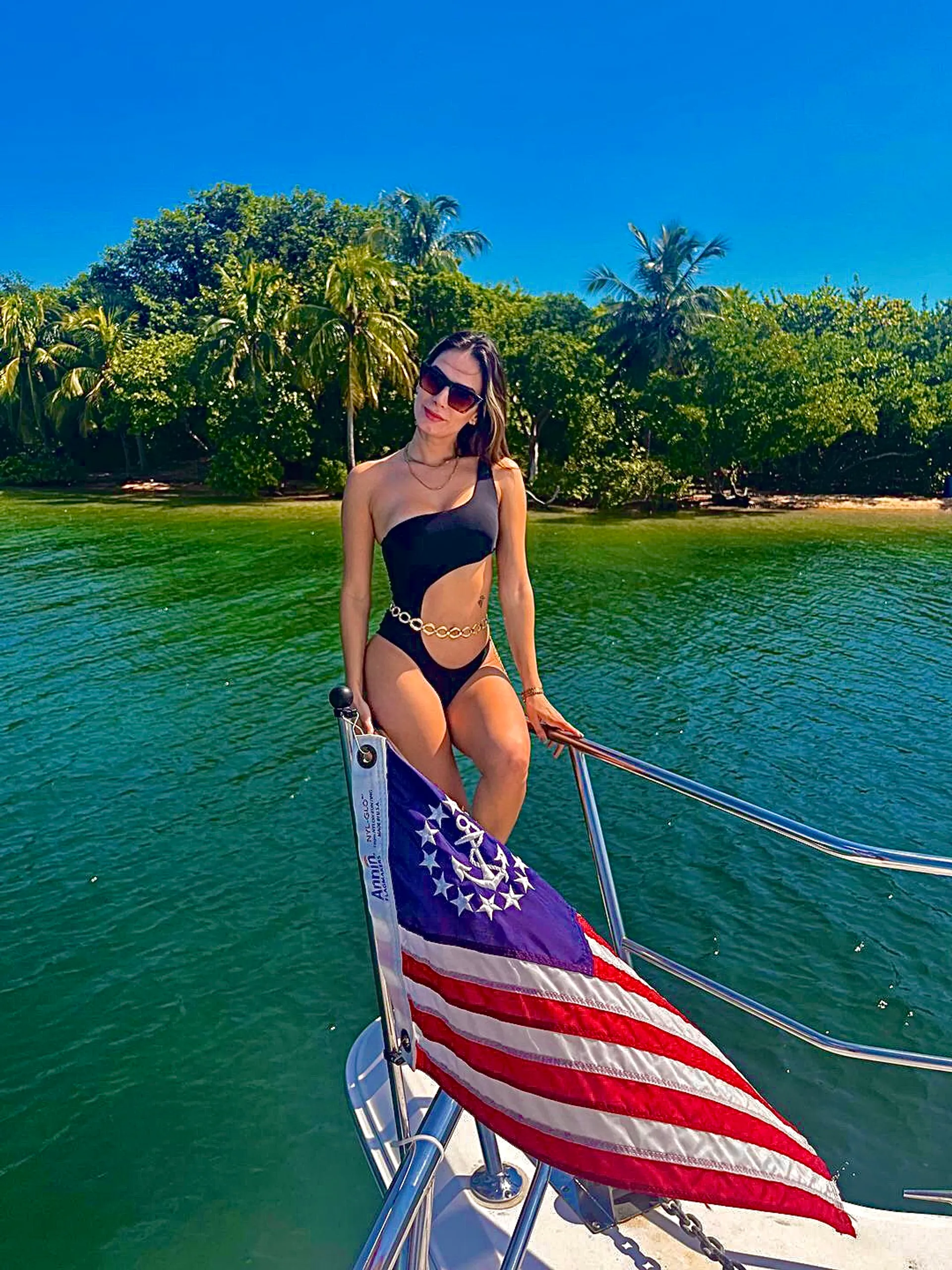 MIAMI BEST YATCH EXPERIENCE - LUXURY SEA RAY SUNDANCER