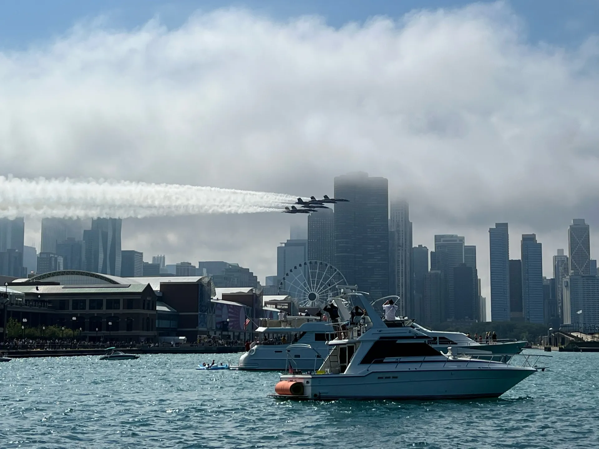 Cruisers Yachts 3375 Esprit in Chicago, IL — photo 2