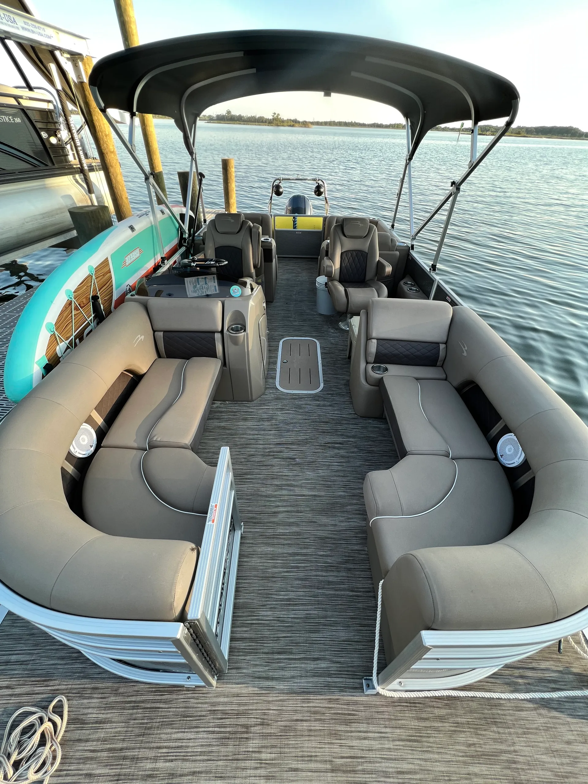 BENNINGTON MARINE 22 SSX in Destin, FL — photo 5