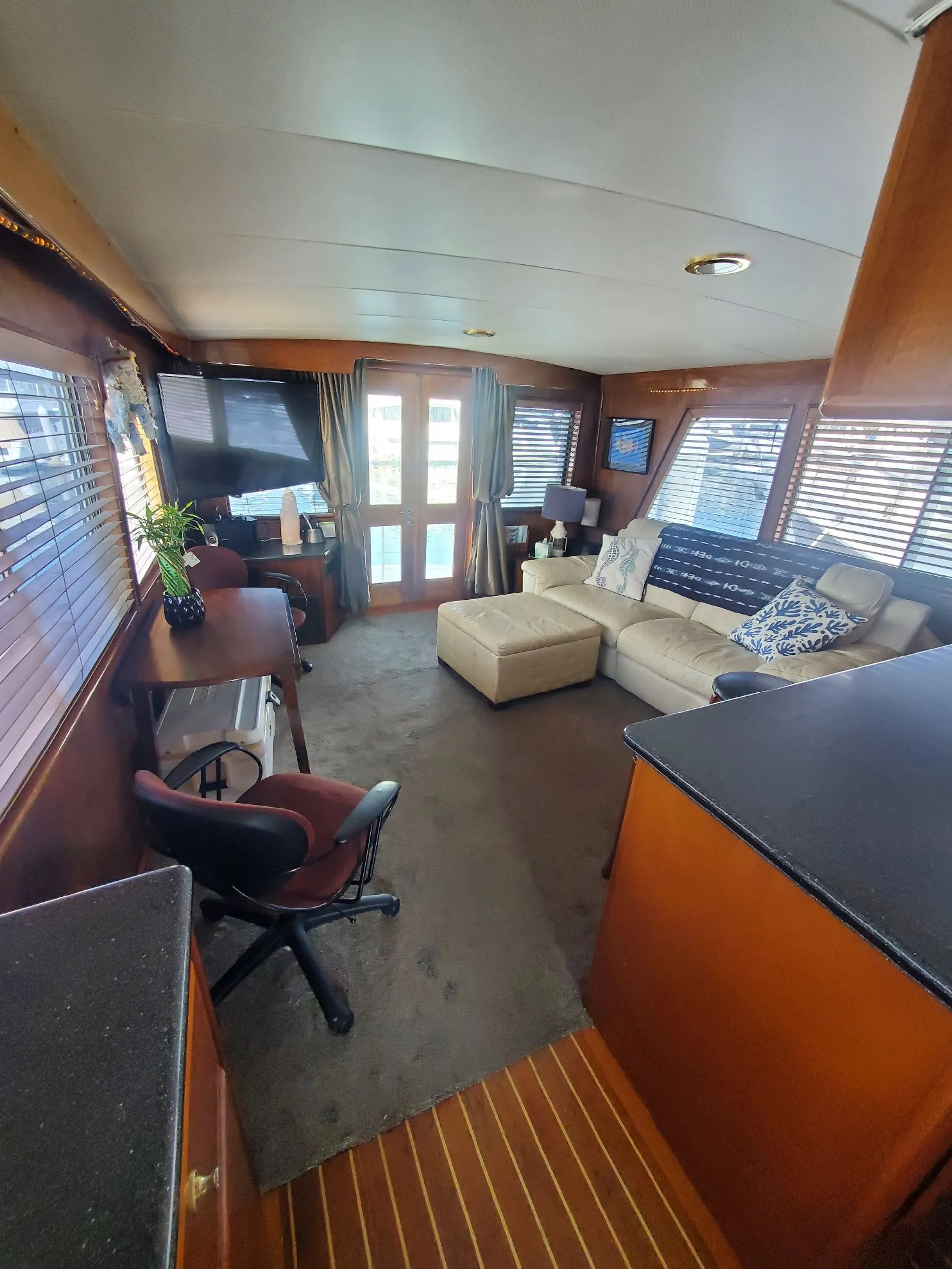 Luxury 60’ Yacht for Private Charters | Birthday, Bachelorette &amp; Corpo