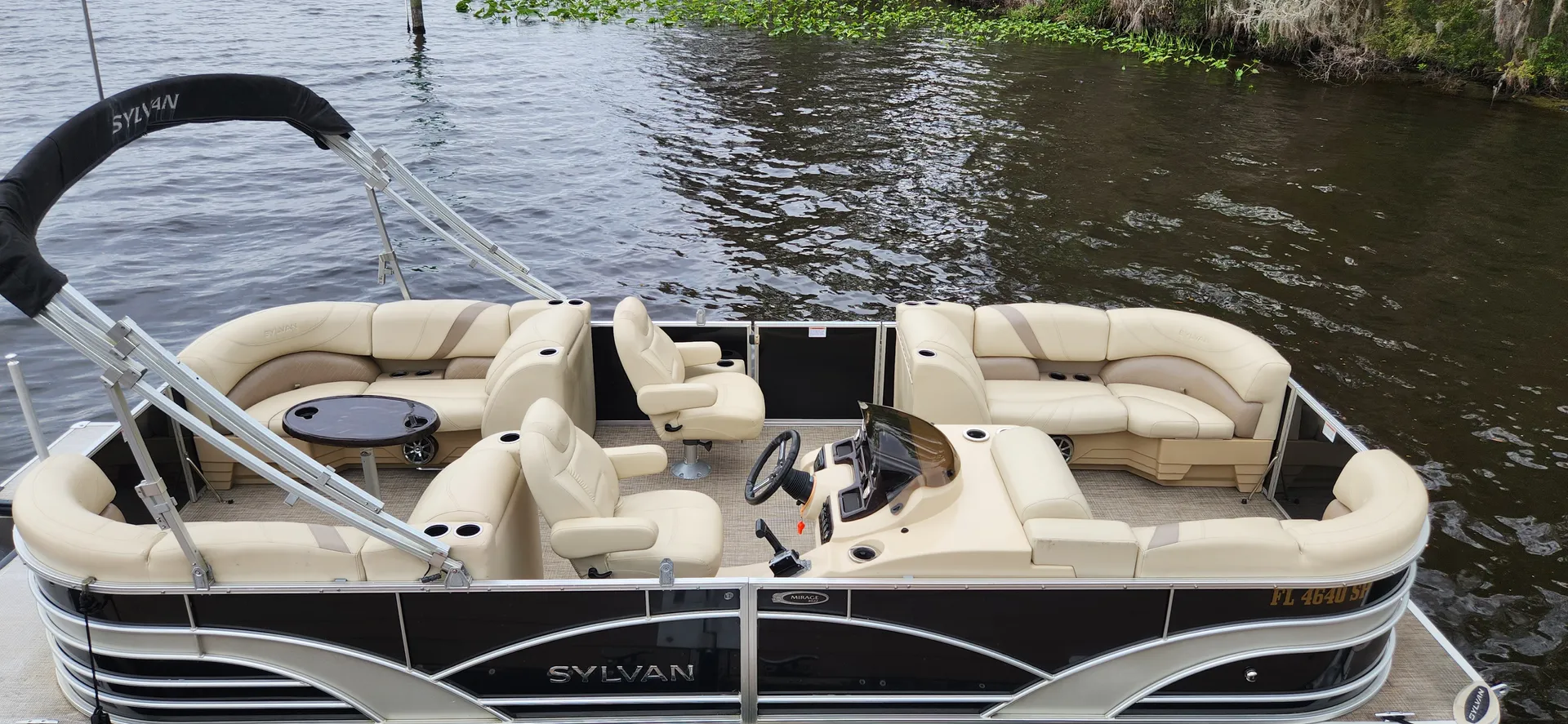 24ft Sylvan Tritoon 200hp of luxury and comfort+Tubing, 12ppl capacity