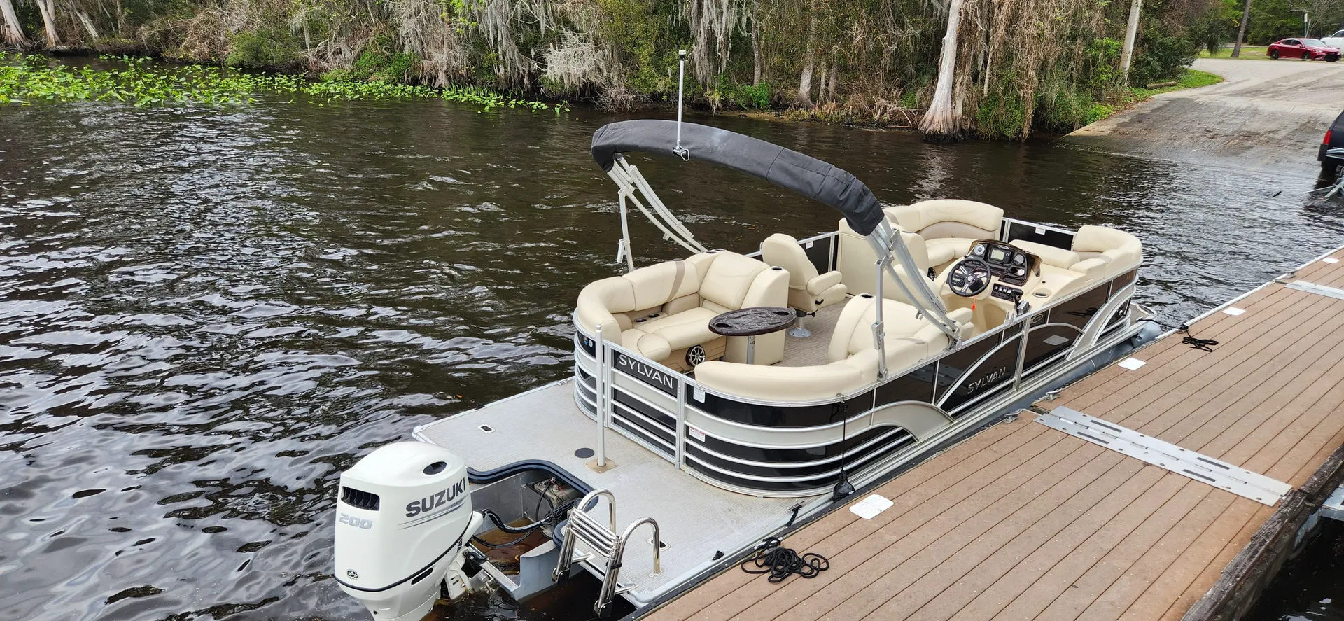 24ft Sylvan Tritoon 200hp of luxury and comfort+Tubing, 12ppl capacity
