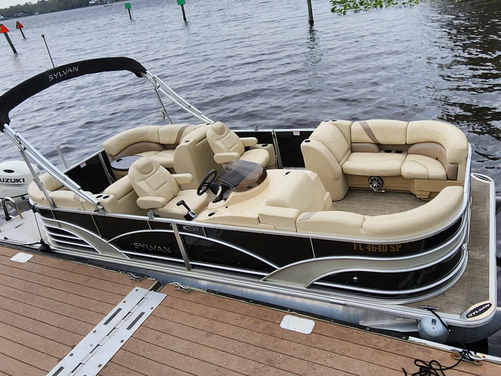 24ft Sylvan Tritoon 200hp of luxury and comfort+Tubing, 12ppl capacity