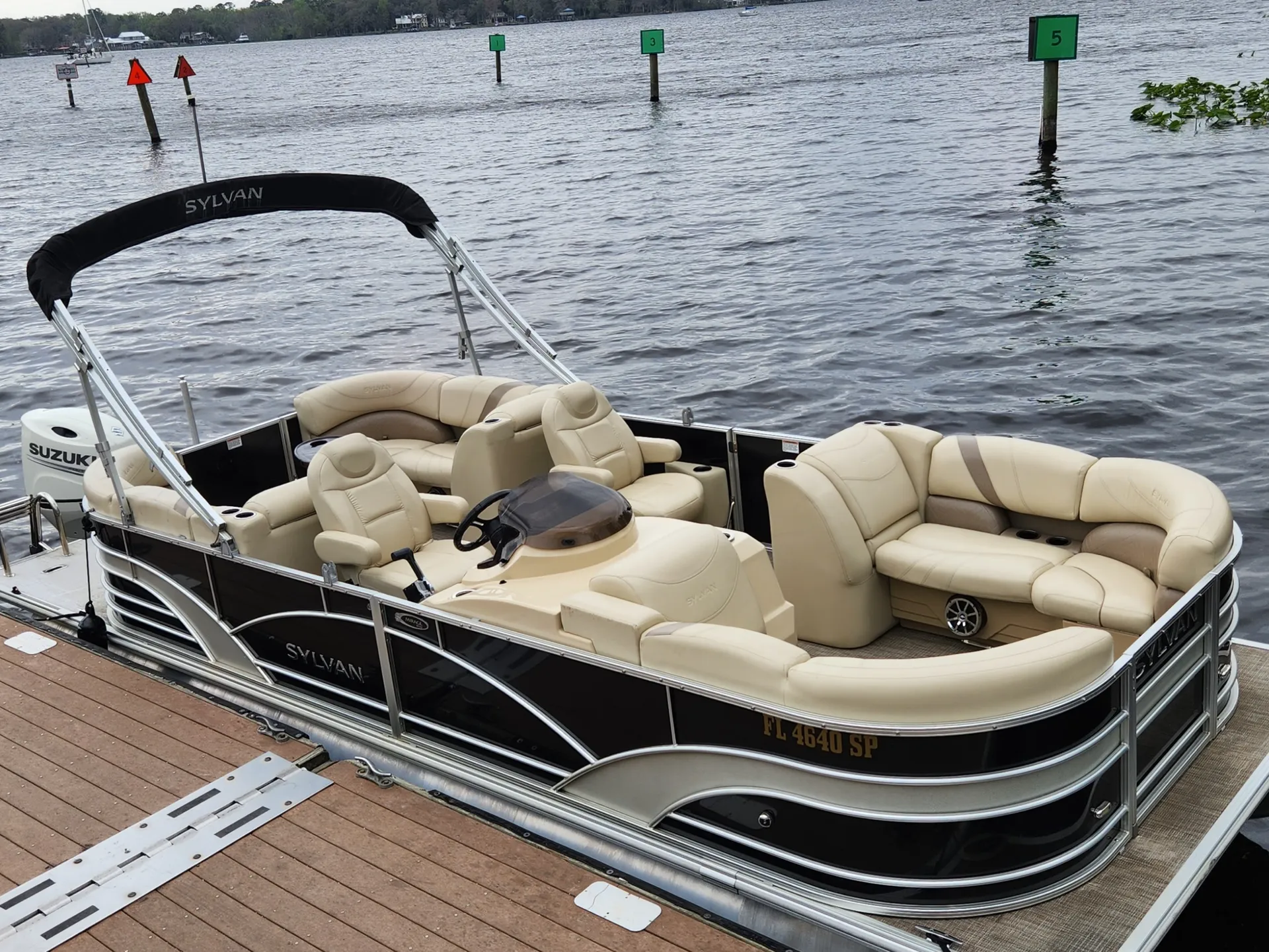 24ft Sylvan Tritoon 200hp of luxury and comfort+Tubing, 12ppl capacity
