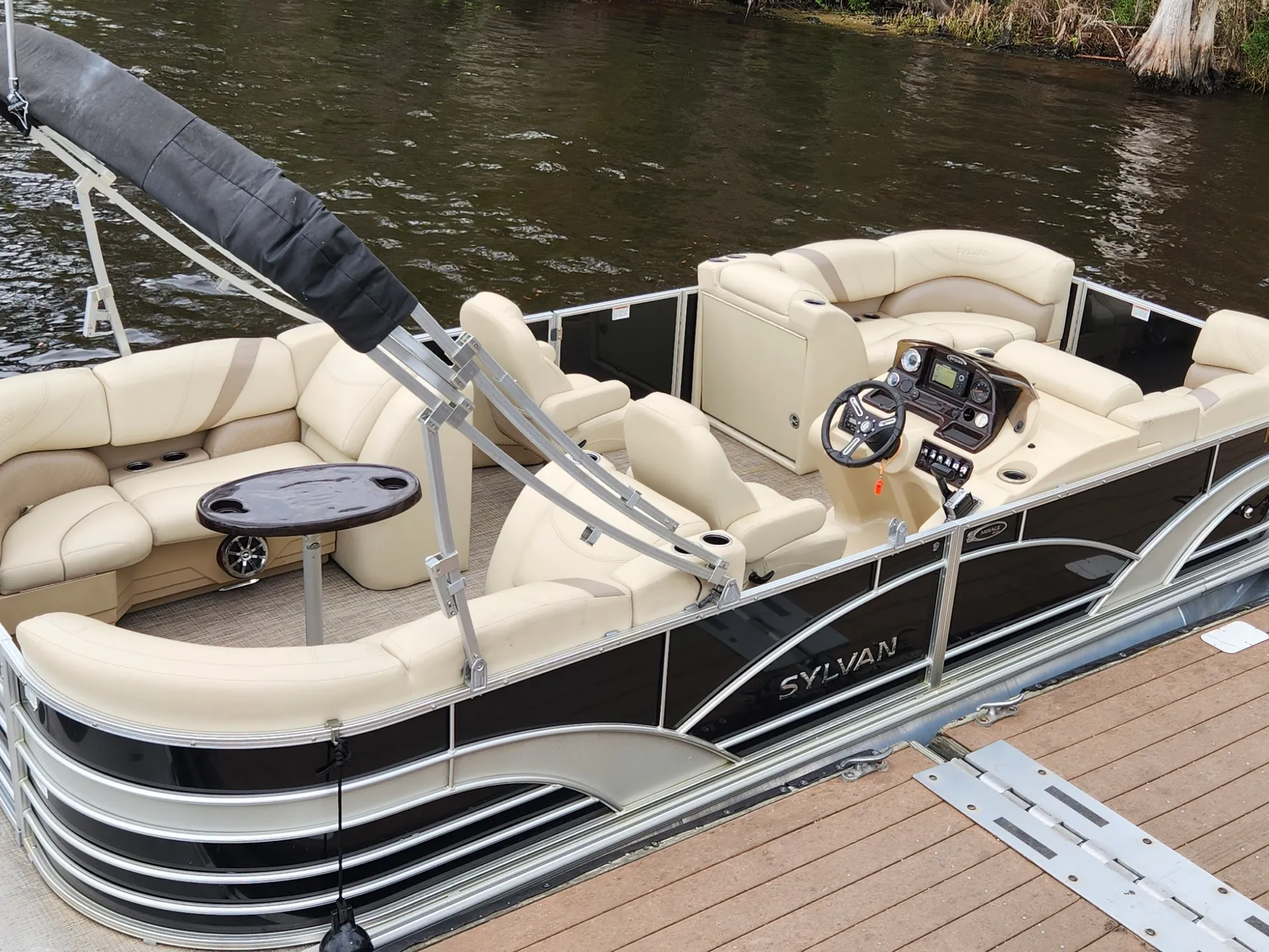 24ft Sylvan Tritoon 200hp of luxury and comfort+Tubing, 12ppl capacity
