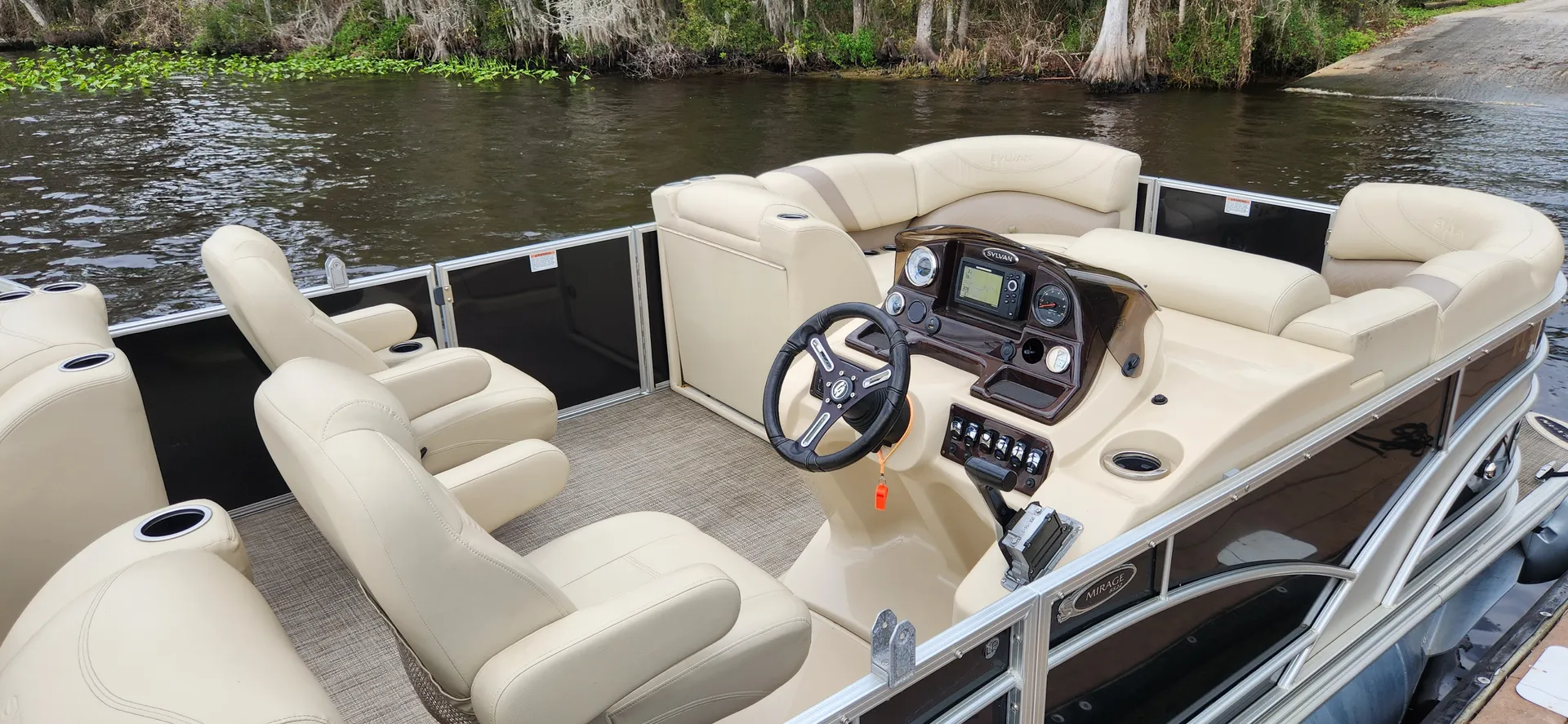 24ft Sylvan Tritoon 200hp of luxury and comfort+Tubing, 12ppl capacity