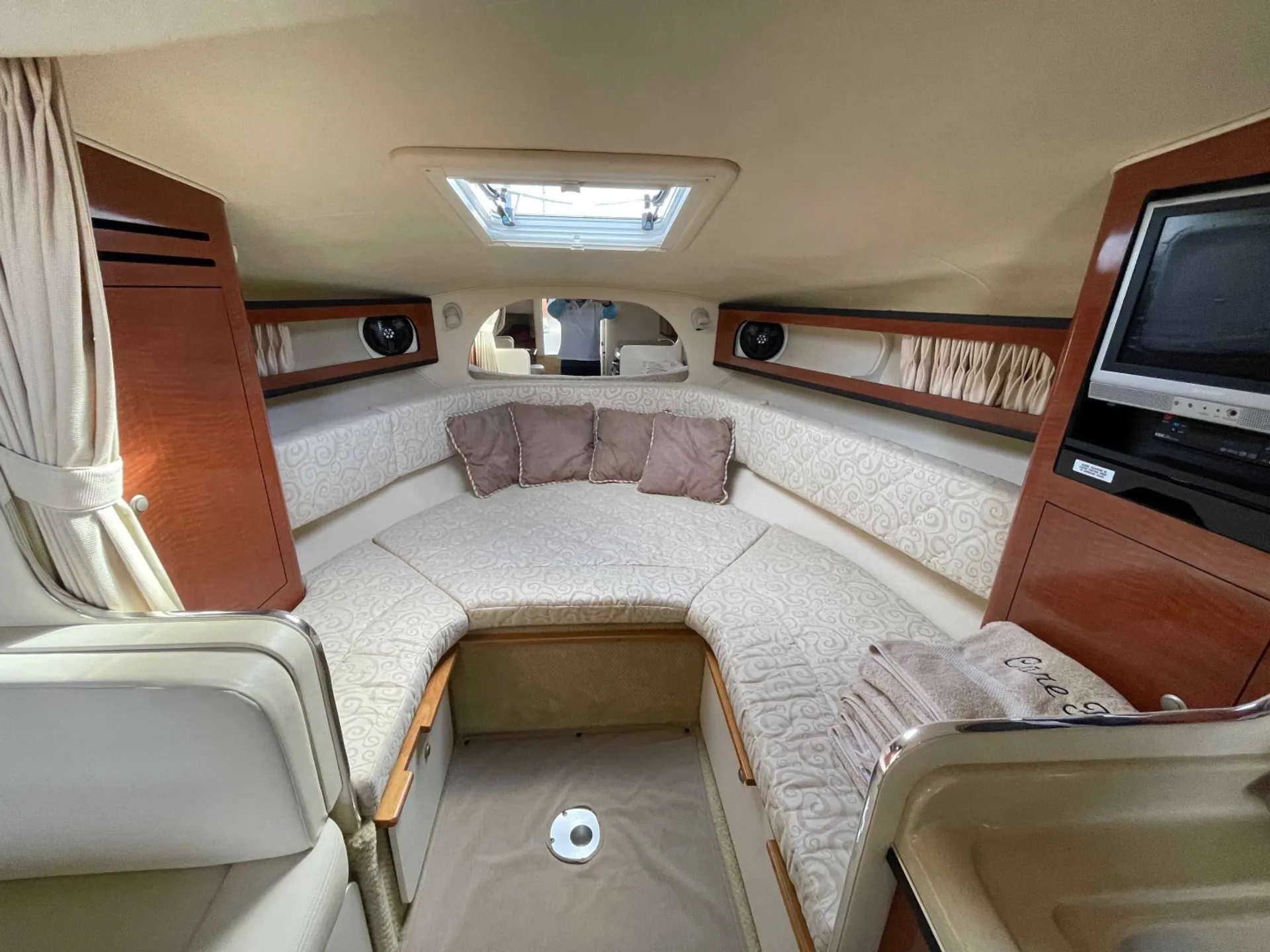 Sea Ray Boats 280 Sundancer in North Miami Beach, FL — photo 3