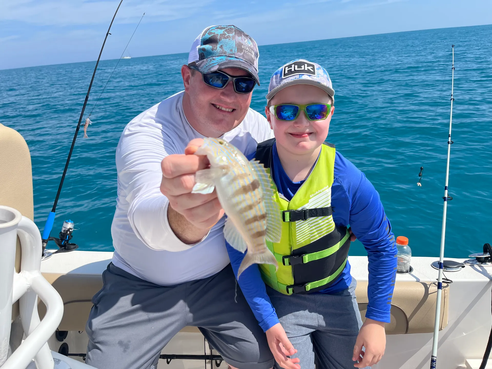 25' Twin Engine Center Console - Perfect for Sandbar or Fishing!