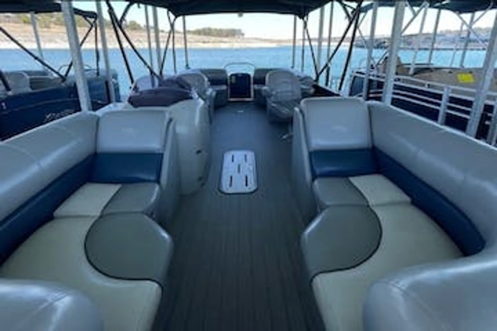 MANITOU PONTOON  24 OASIS in Point Venture, TX — photo 3