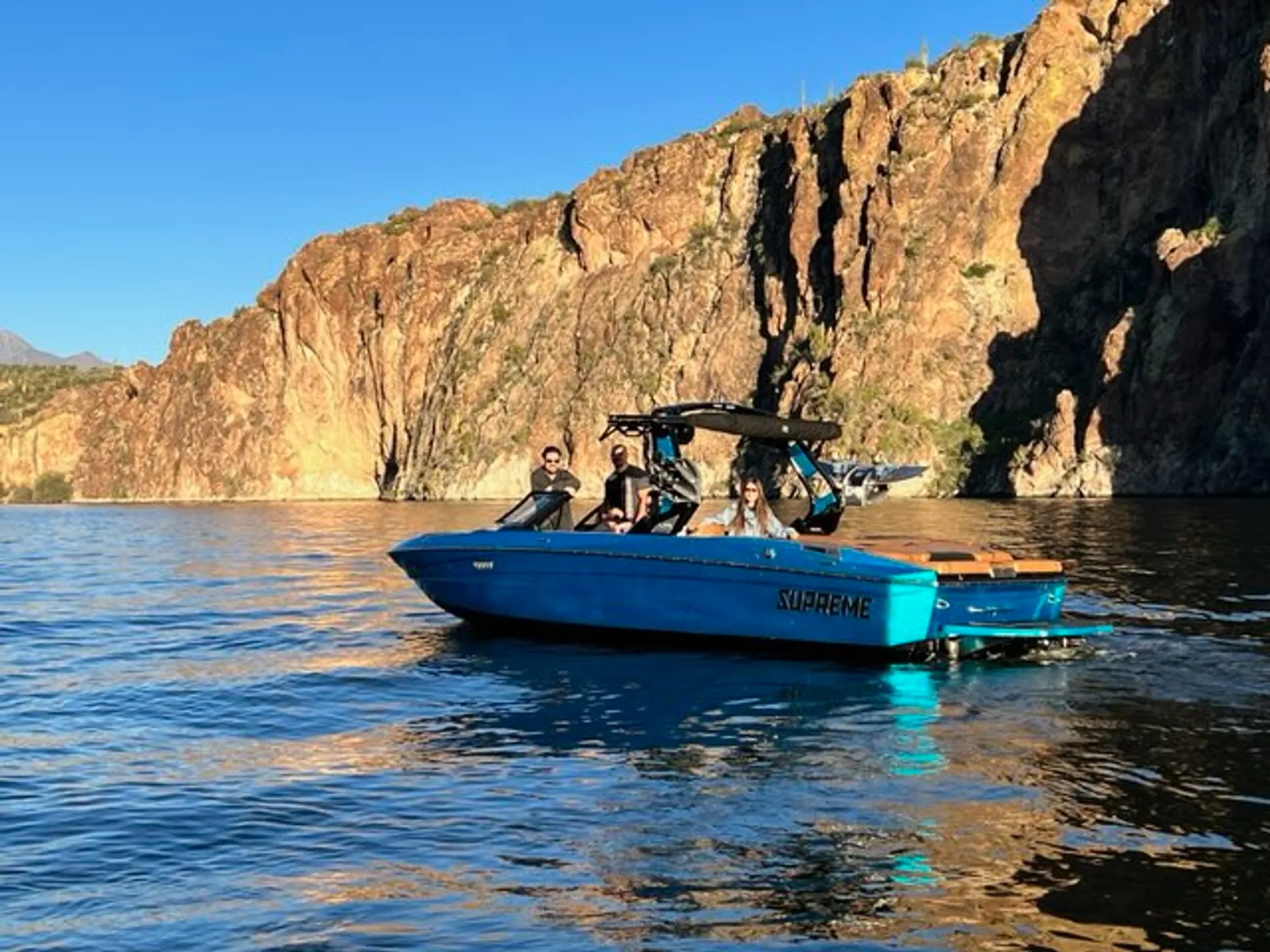 24FT Luxury Surf/Wake boat with Captain Pete! All Arizona lakes! 