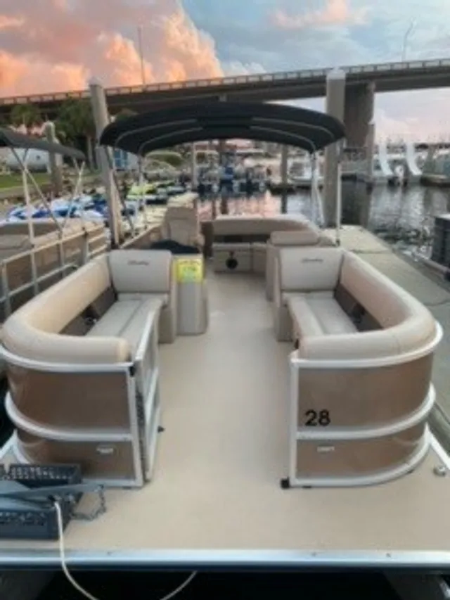 Rent a Bentley pontoon in Fort Walton Beach, FL near me