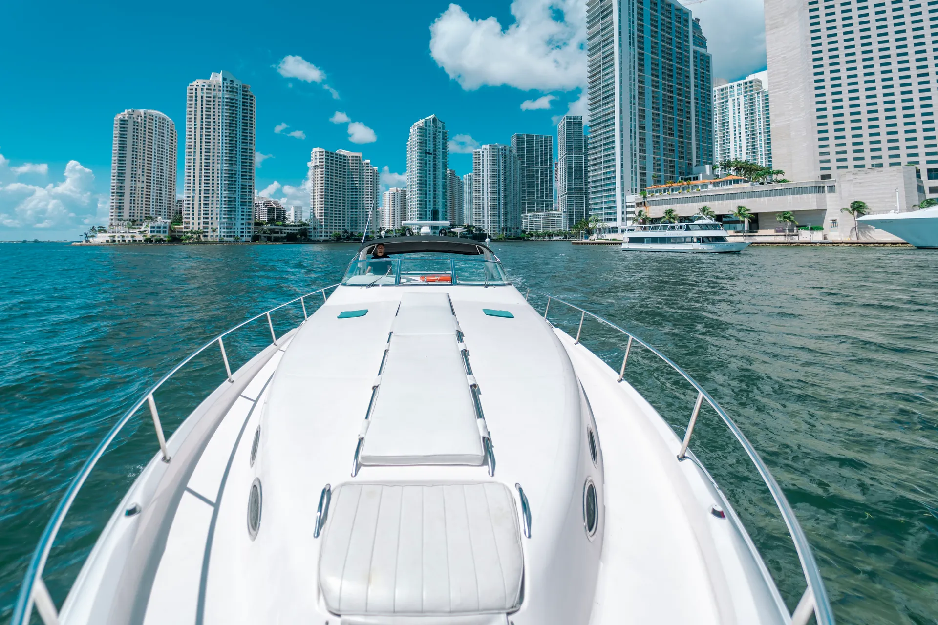 Sea Ray Boats 460 Sundancer in Miami, FL — photo 5